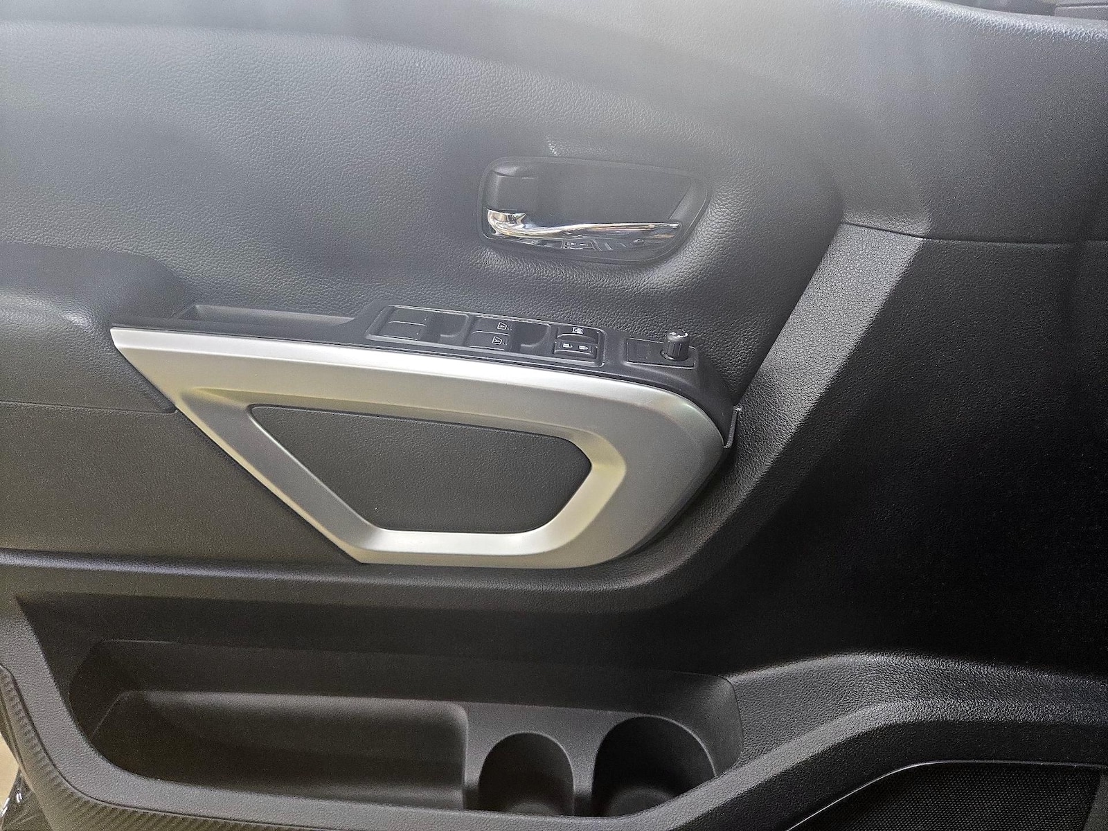 2022 Nissan Titan SV - Photo 13