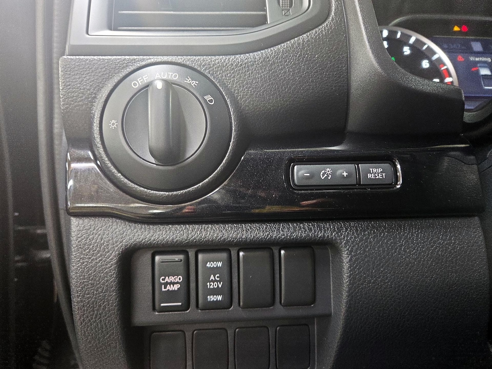 2022 Nissan Titan SV - Photo 14