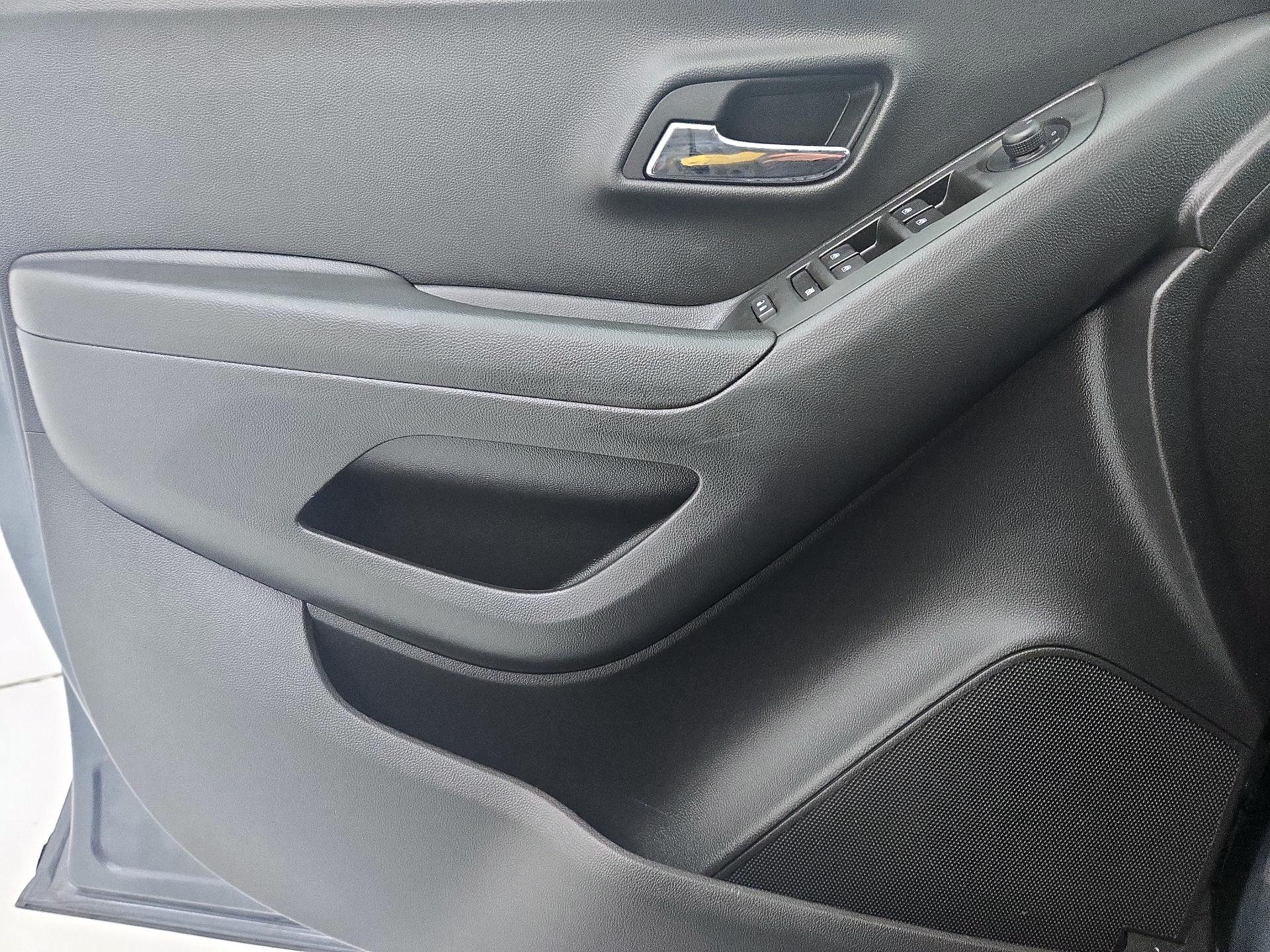 Thumbnail: 2022 Chevrolet Trax - 12