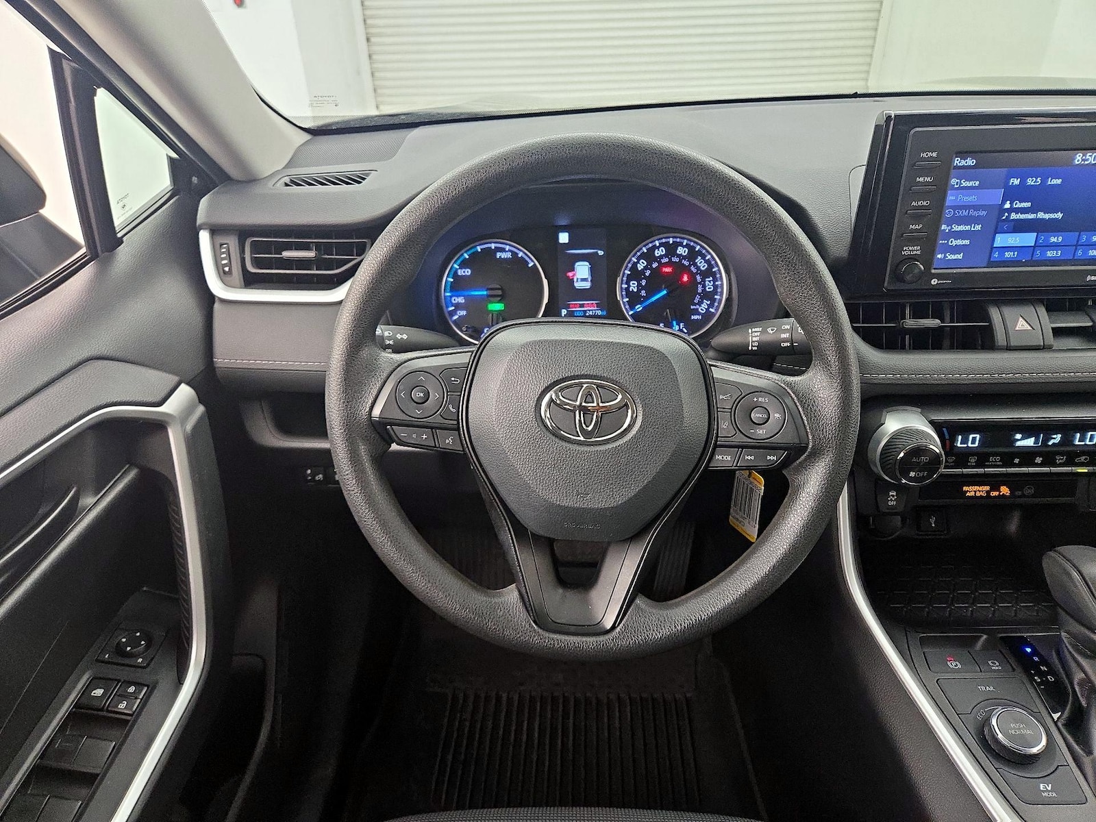 2022 Toyota RAV4 LE - Photo 11