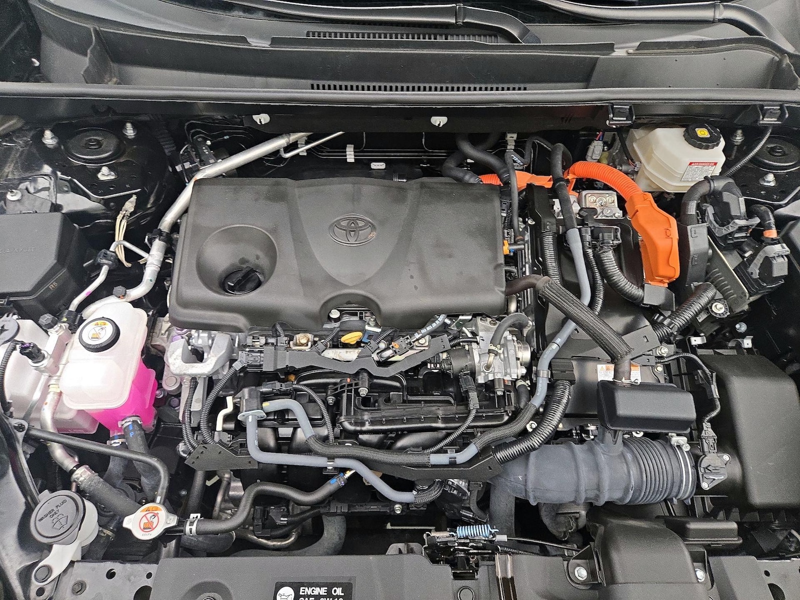 2022 Toyota RAV4 LE - Photo 21