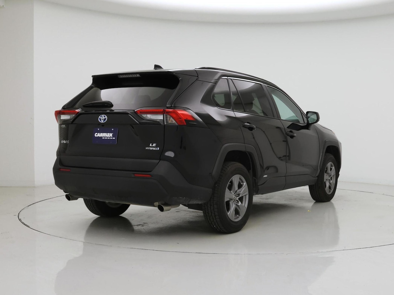 2022 Toyota RAV4 LE - Photo 9