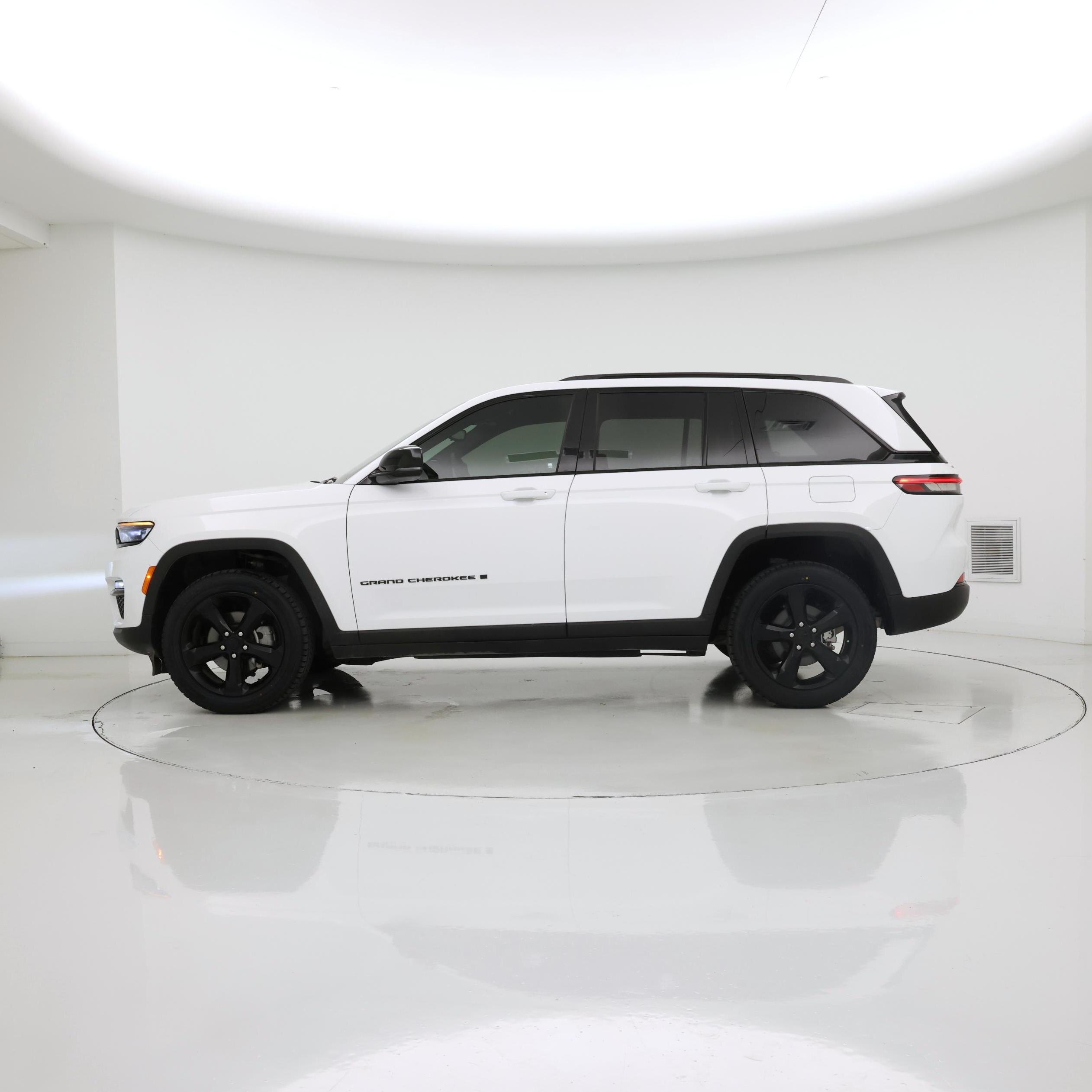 Thumbnail: 2024 Jeep Grand Cherokee - 3