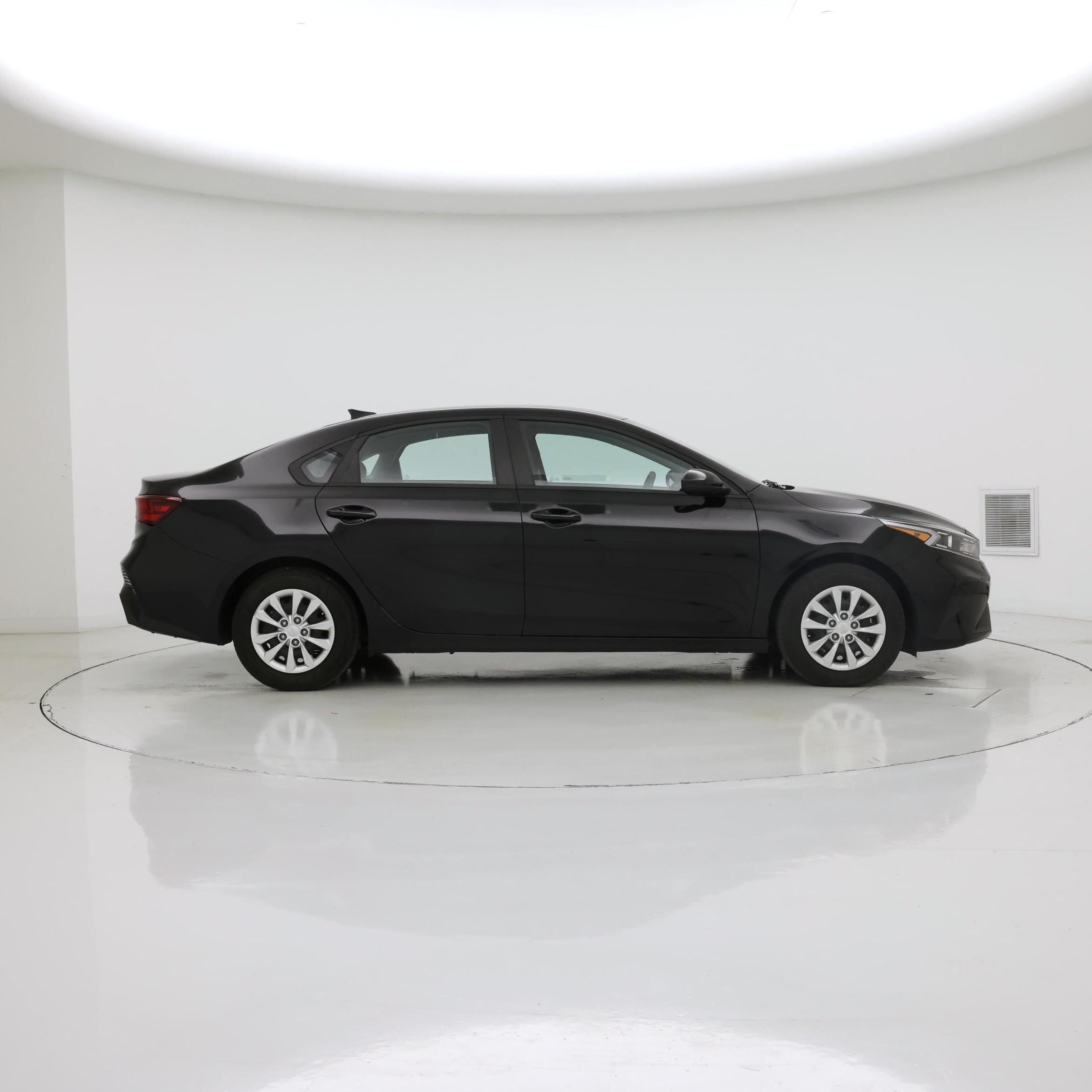 Thumbnail: 2024 Kia Forte - 7