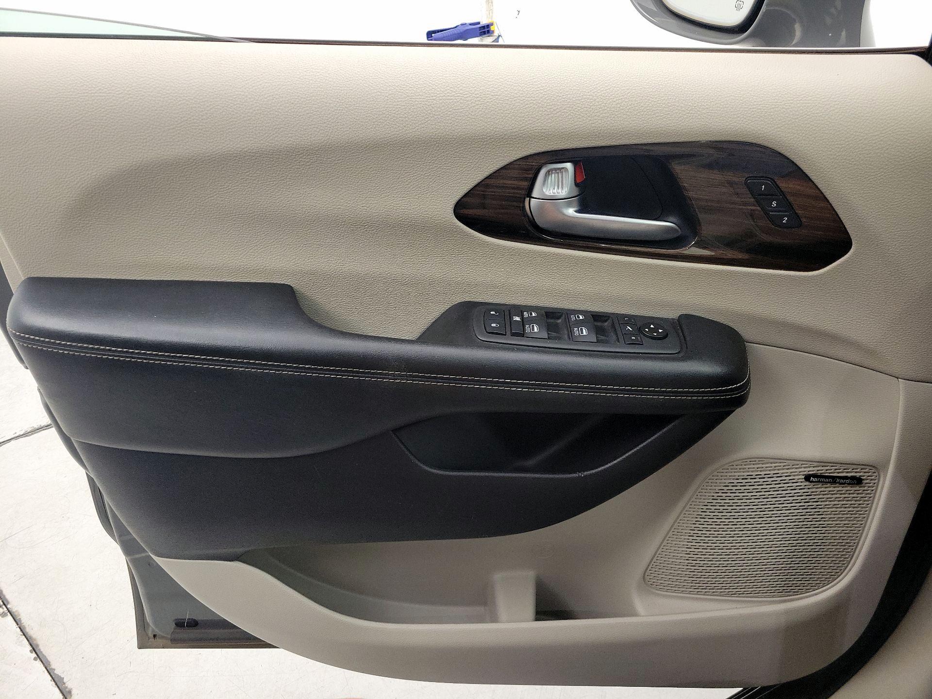 Thumbnail: 2021 Chrysler Pacifica - 12