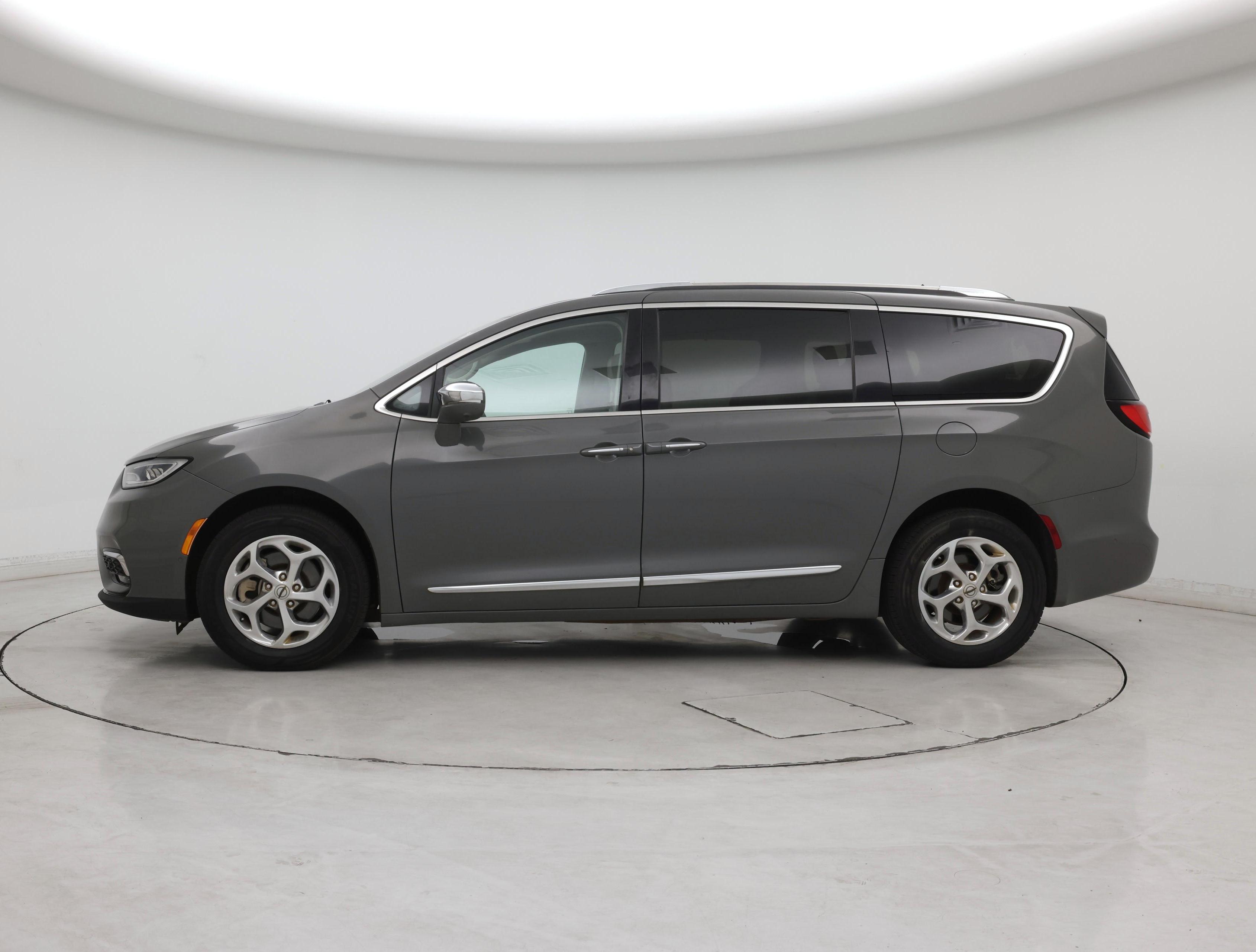 Thumbnail: 2021 Chrysler Pacifica - 3