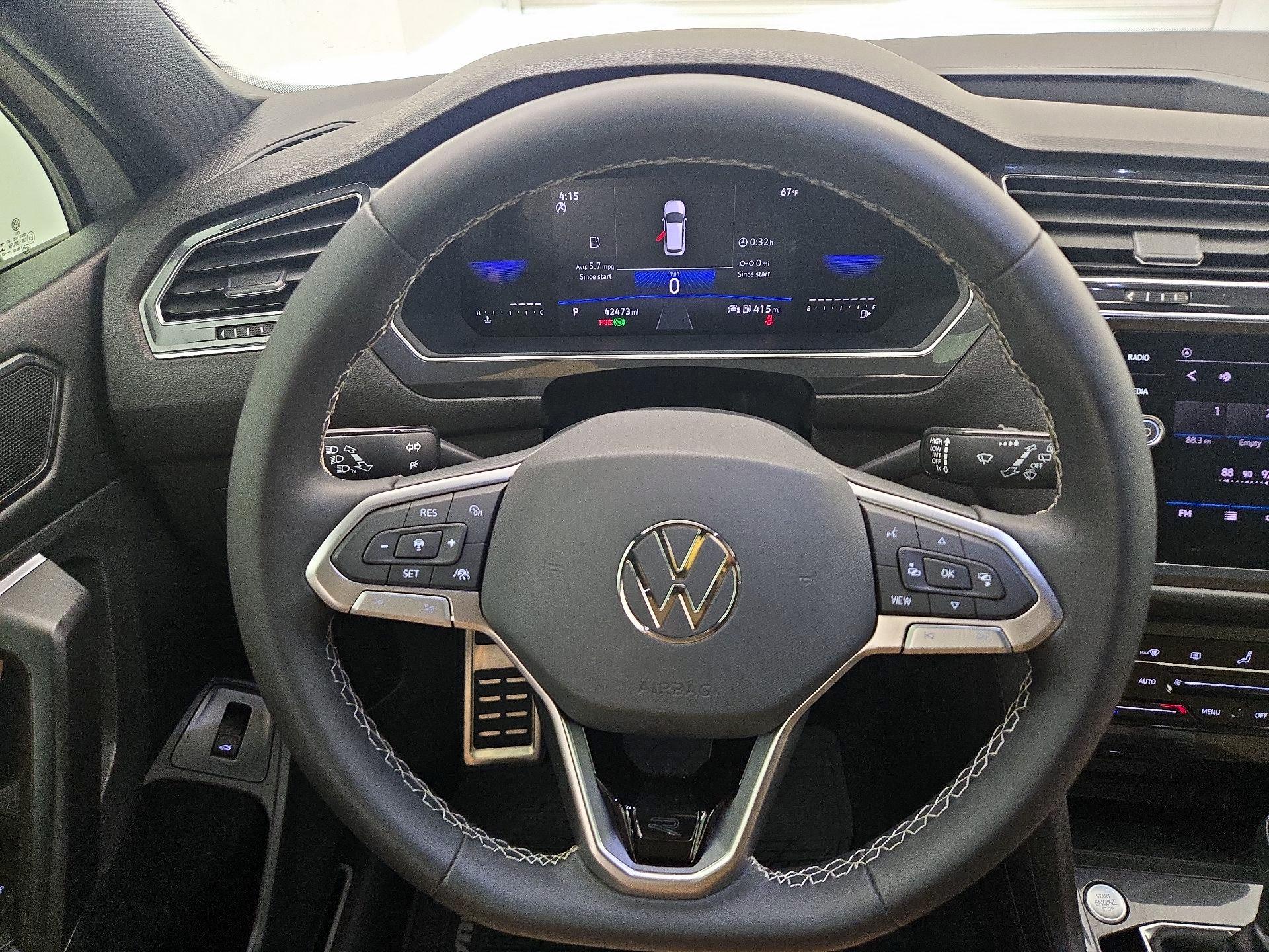 Thumbnail: 2023 Volkswagen Tiguan - 10