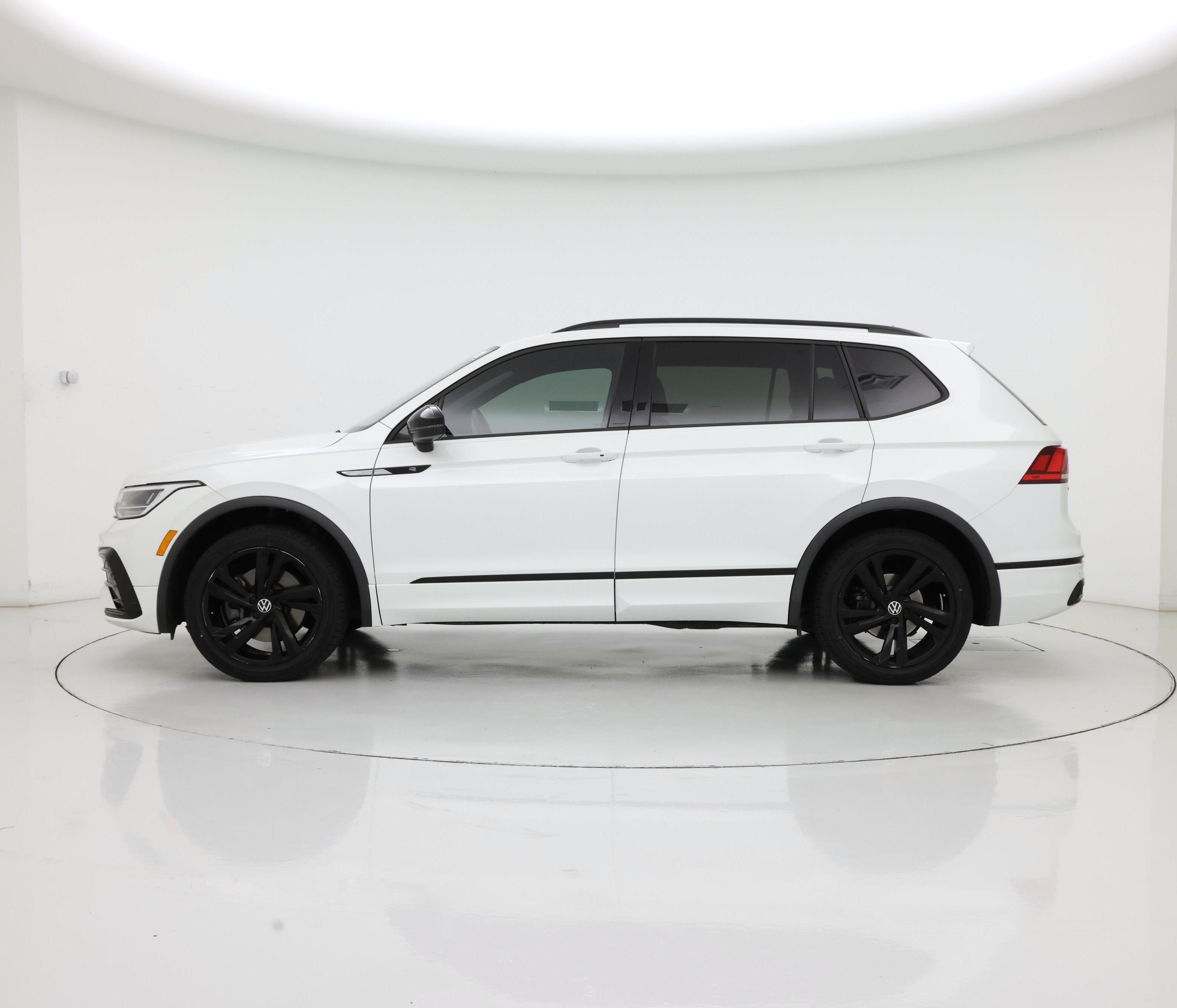 Thumbnail: 2023 Volkswagen Tiguan - 3
