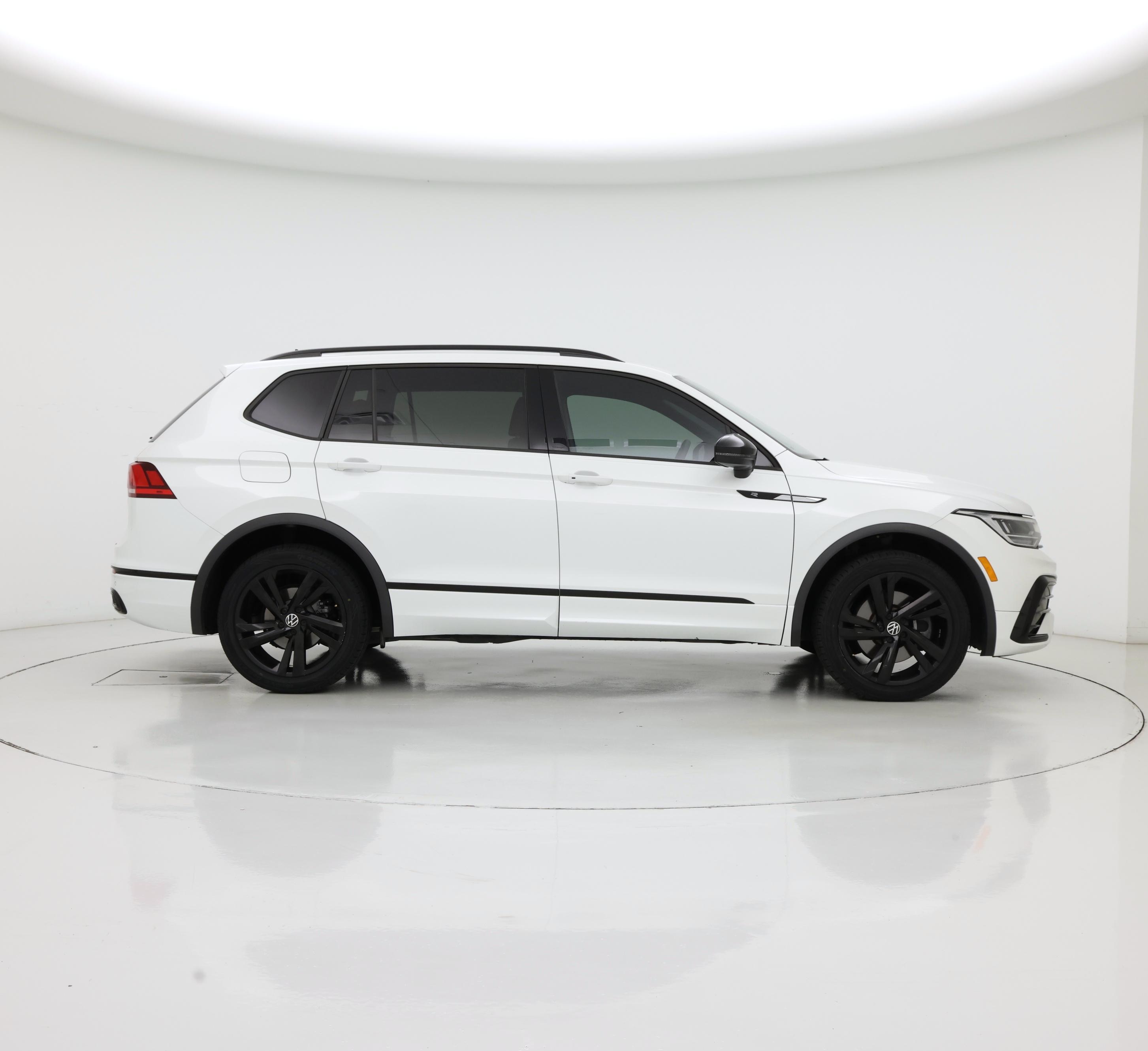 Thumbnail: 2023 Volkswagen Tiguan - 7