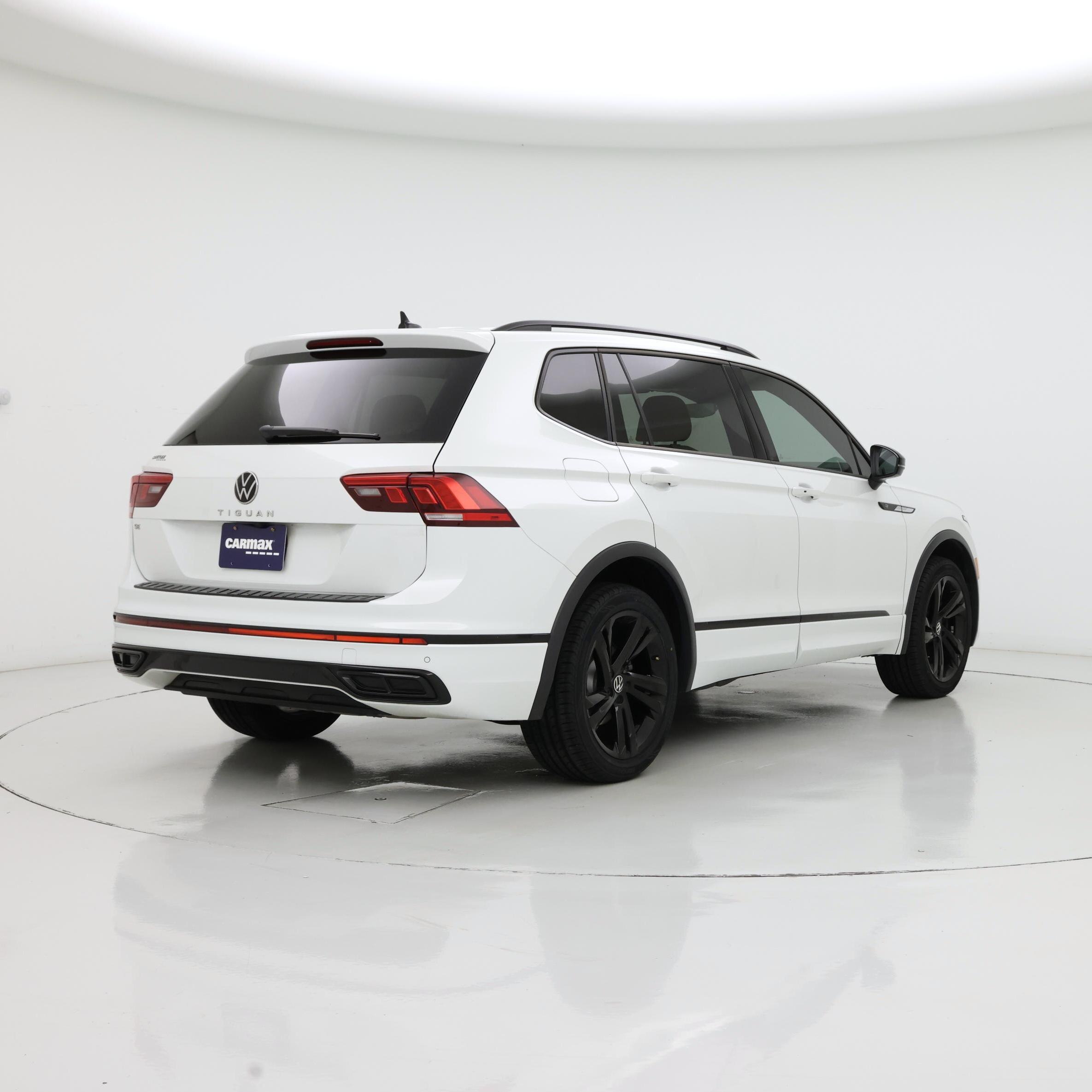 Thumbnail: 2023 Volkswagen Tiguan - 8