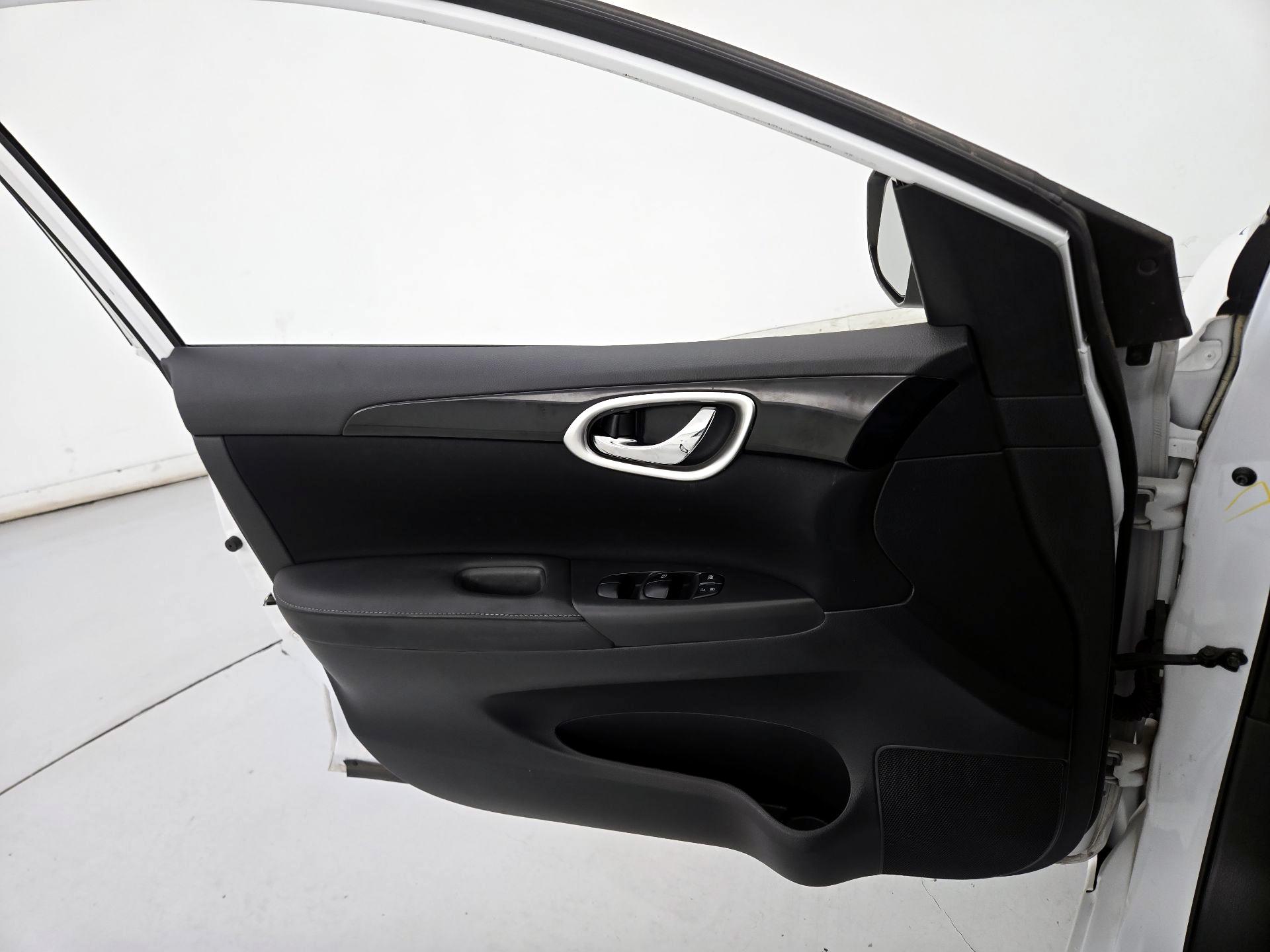 Thumbnail: 2019 Nissan Sentra - 12
