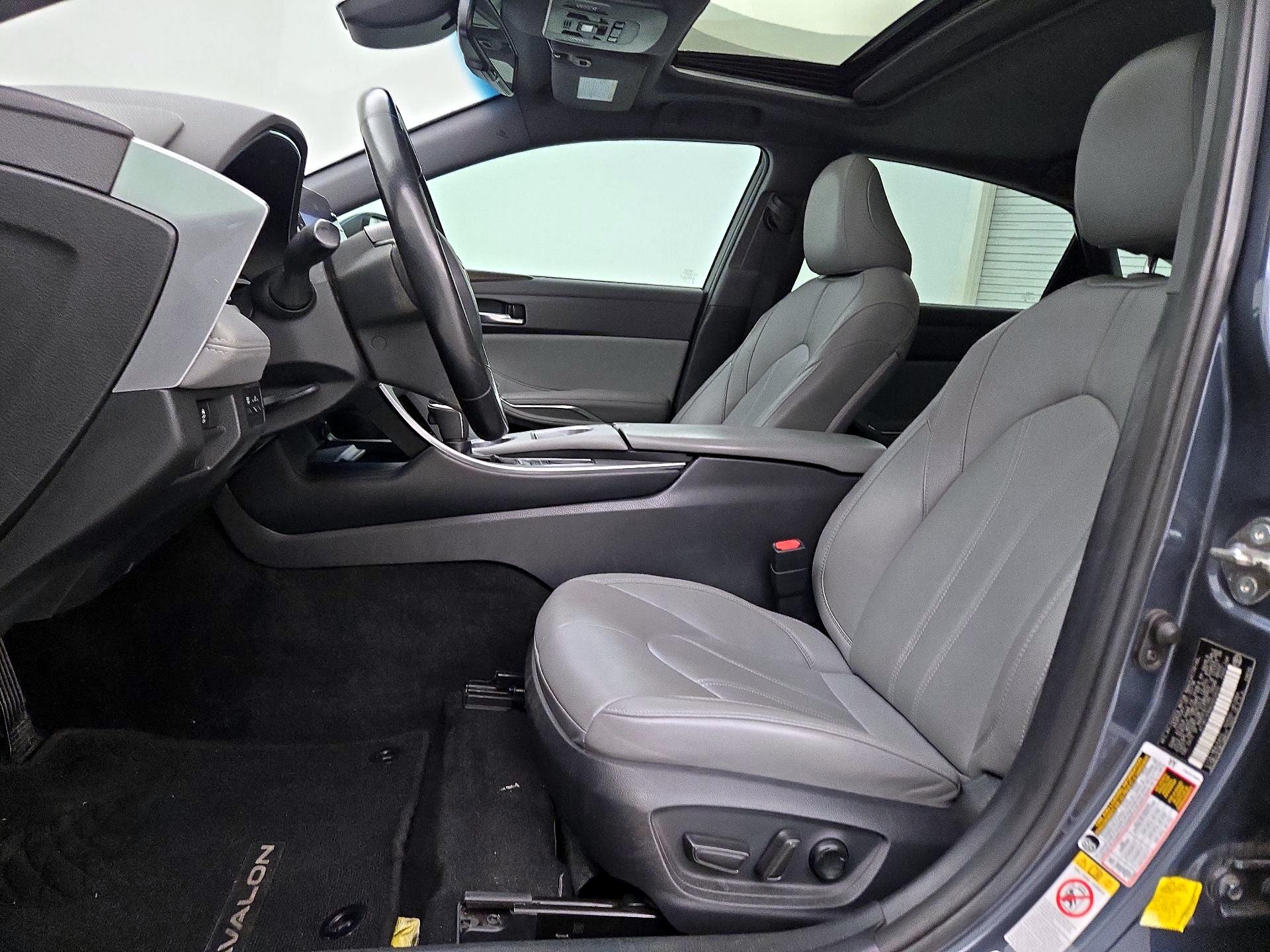Thumbnail: 2019 Toyota Avalon - 11