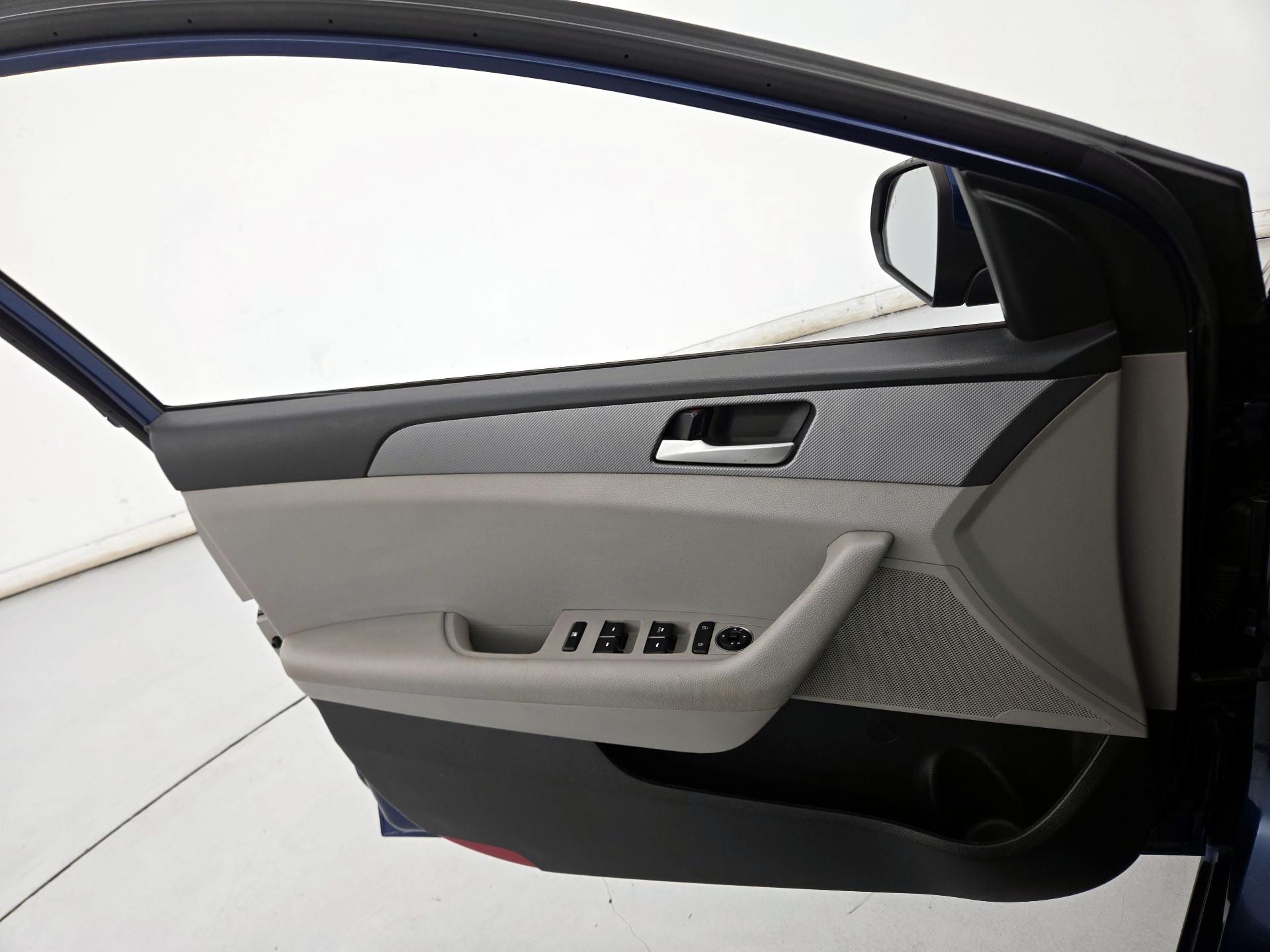 Thumbnail: 2019 Hyundai Sonata - 12