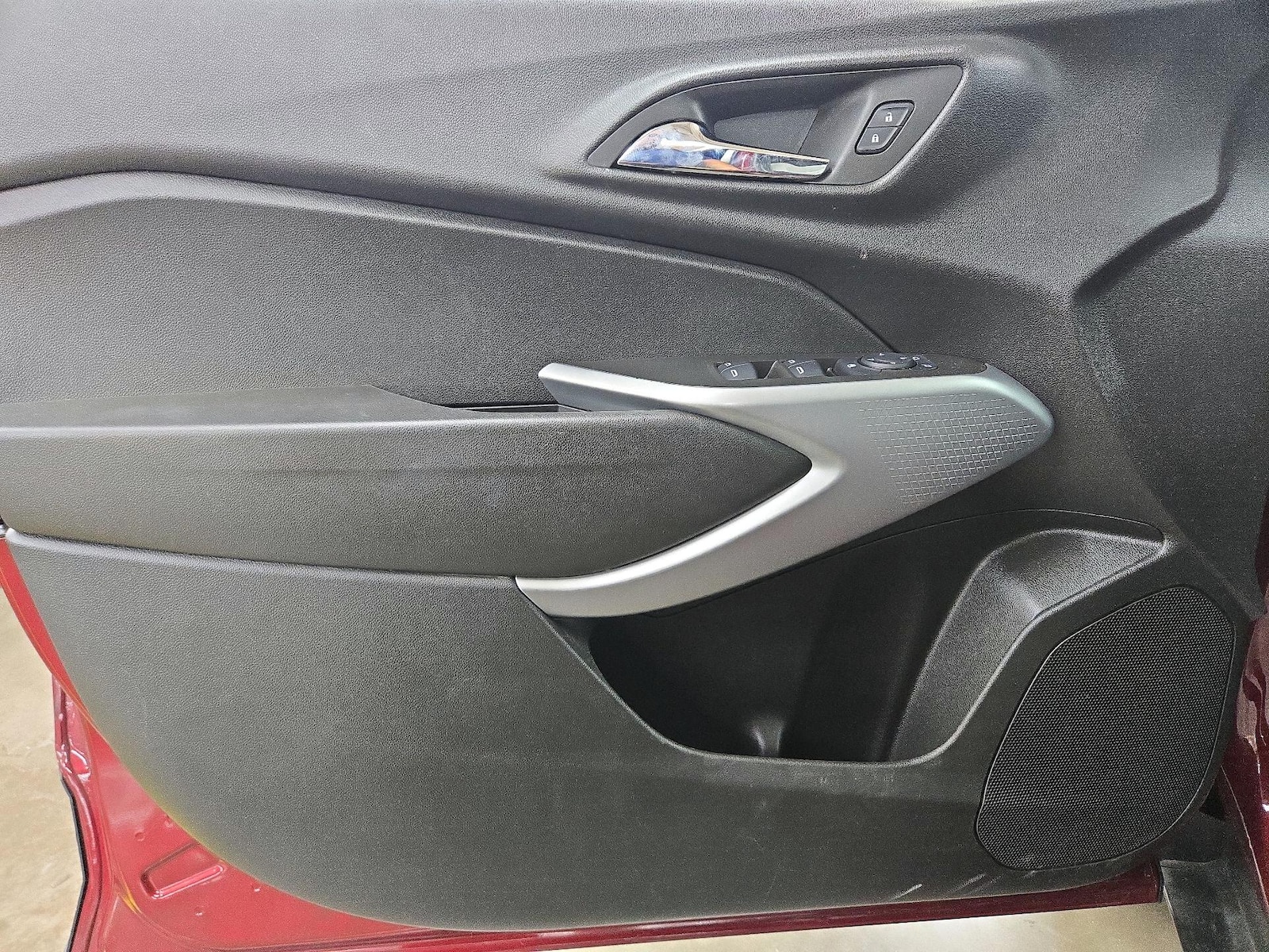 2025 Chevrolet Trax LS - Photo 13