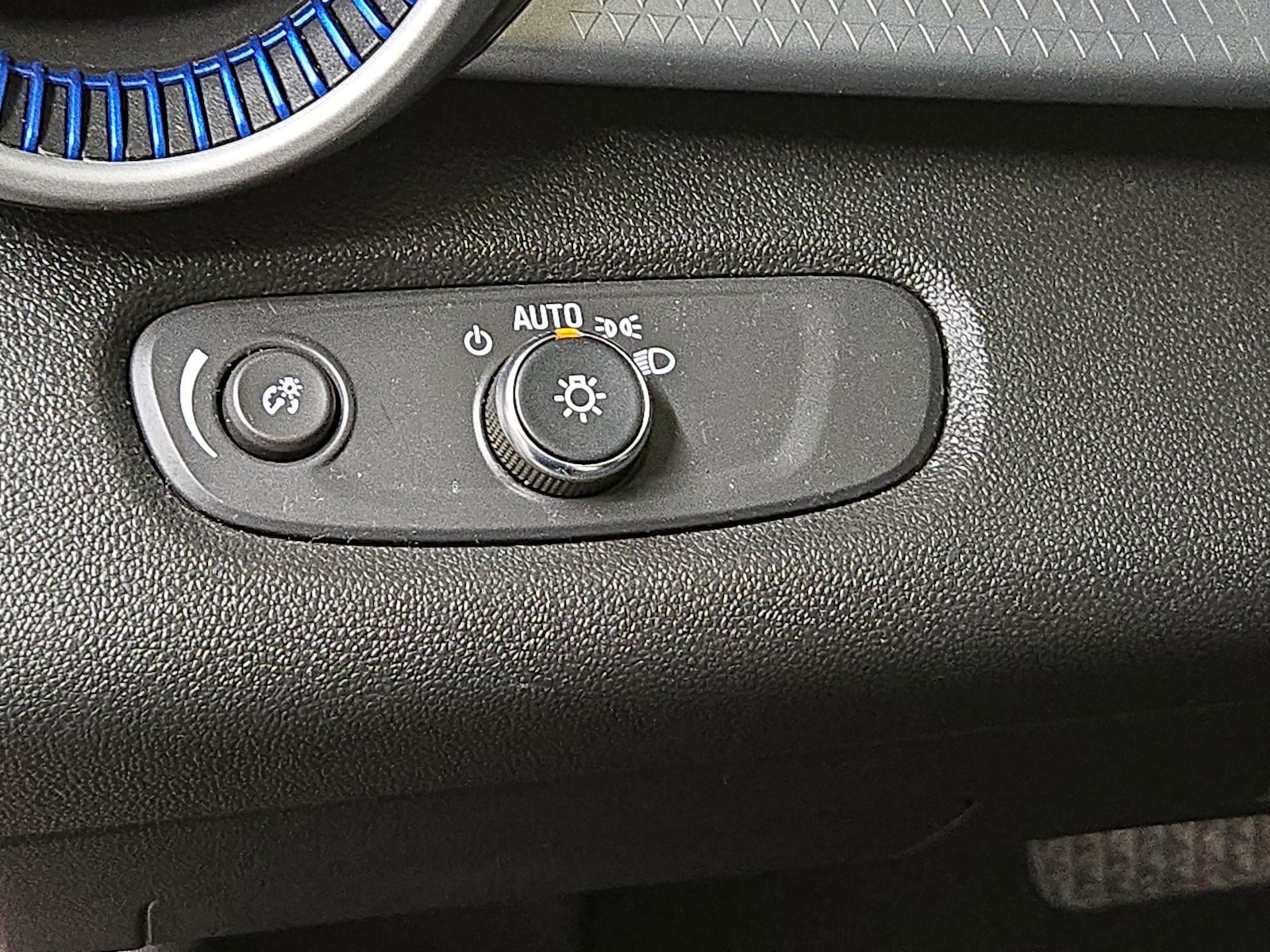 2025 Chevrolet Trax LS - Photo 14