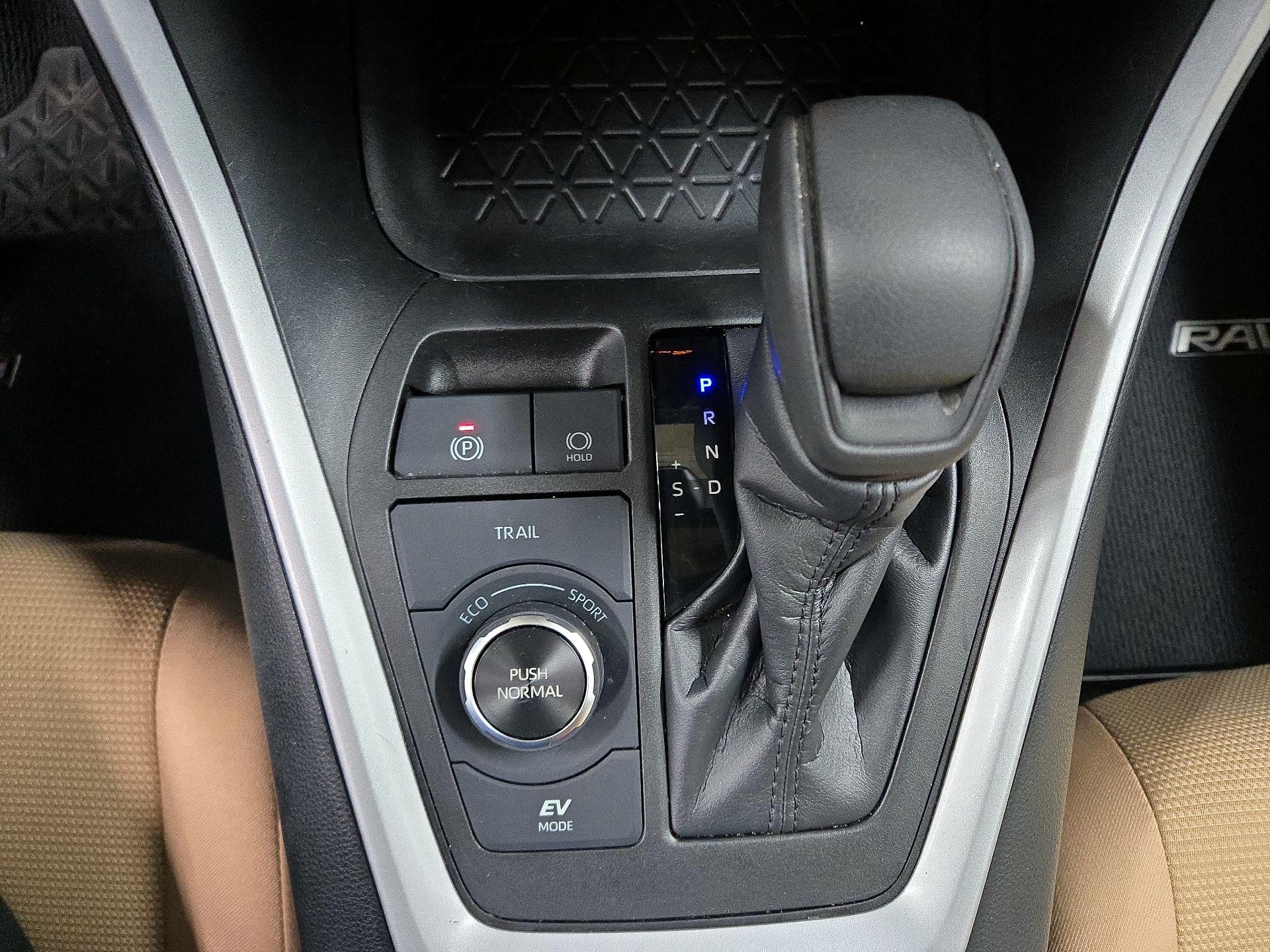 Thumbnail: 2023 Toyota RAV4 - 17