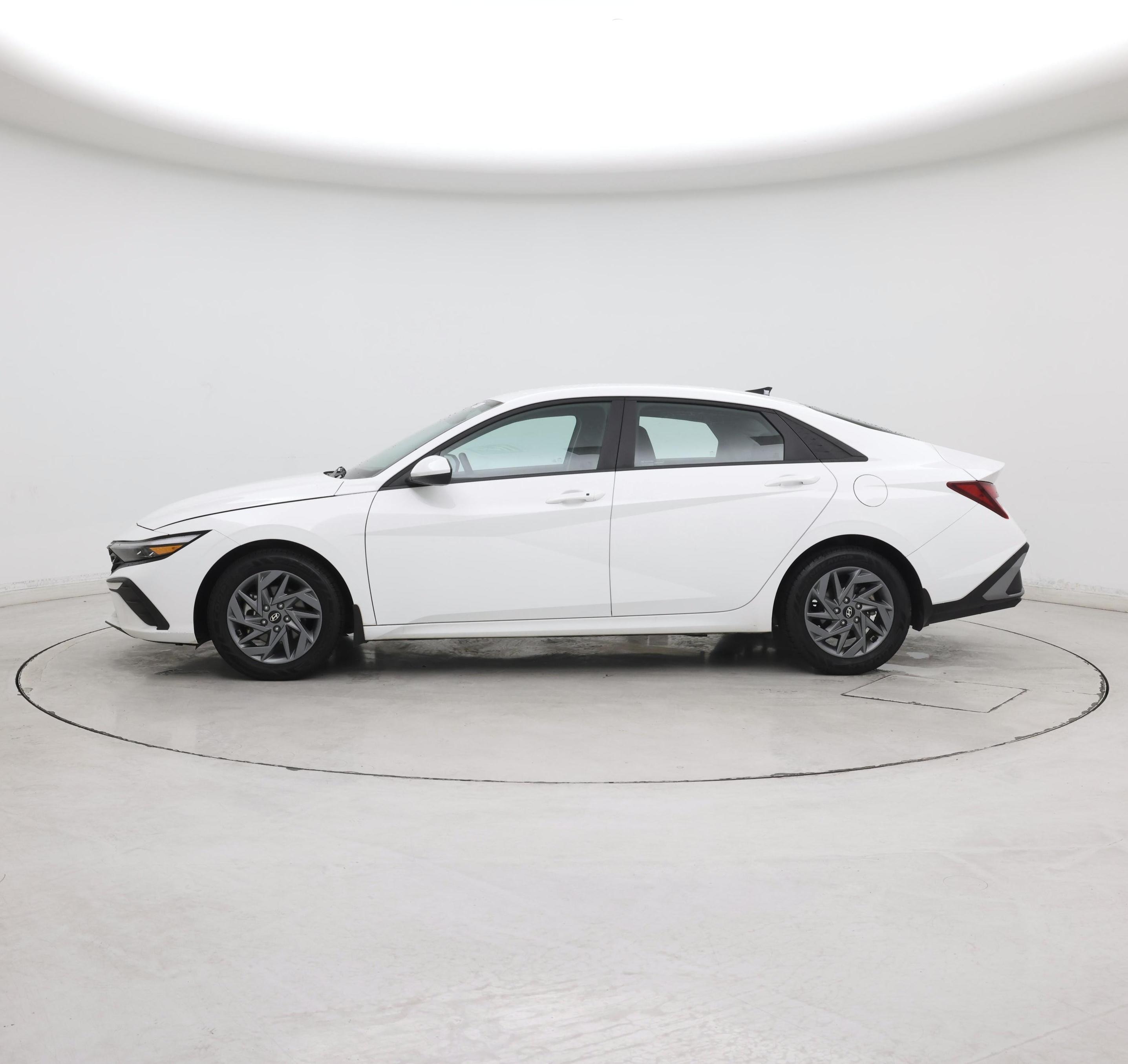 Thumbnail: 2024 Hyundai Elantra - 3