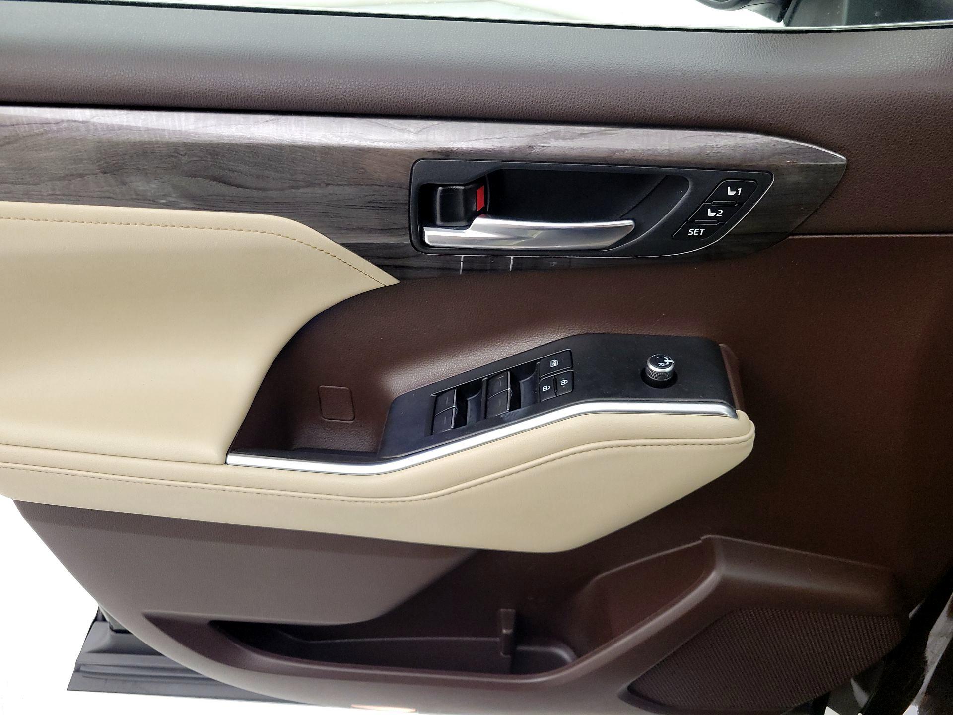 Thumbnail: 2021 Toyota Highlander - 12
