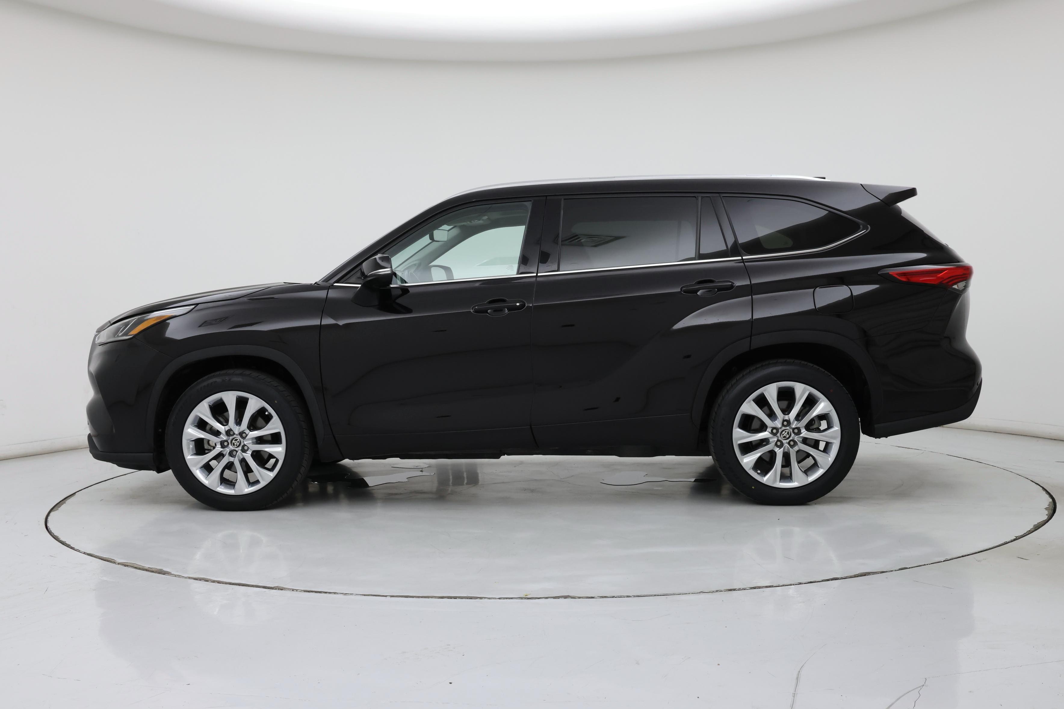 Thumbnail: 2021 Toyota Highlander - 3