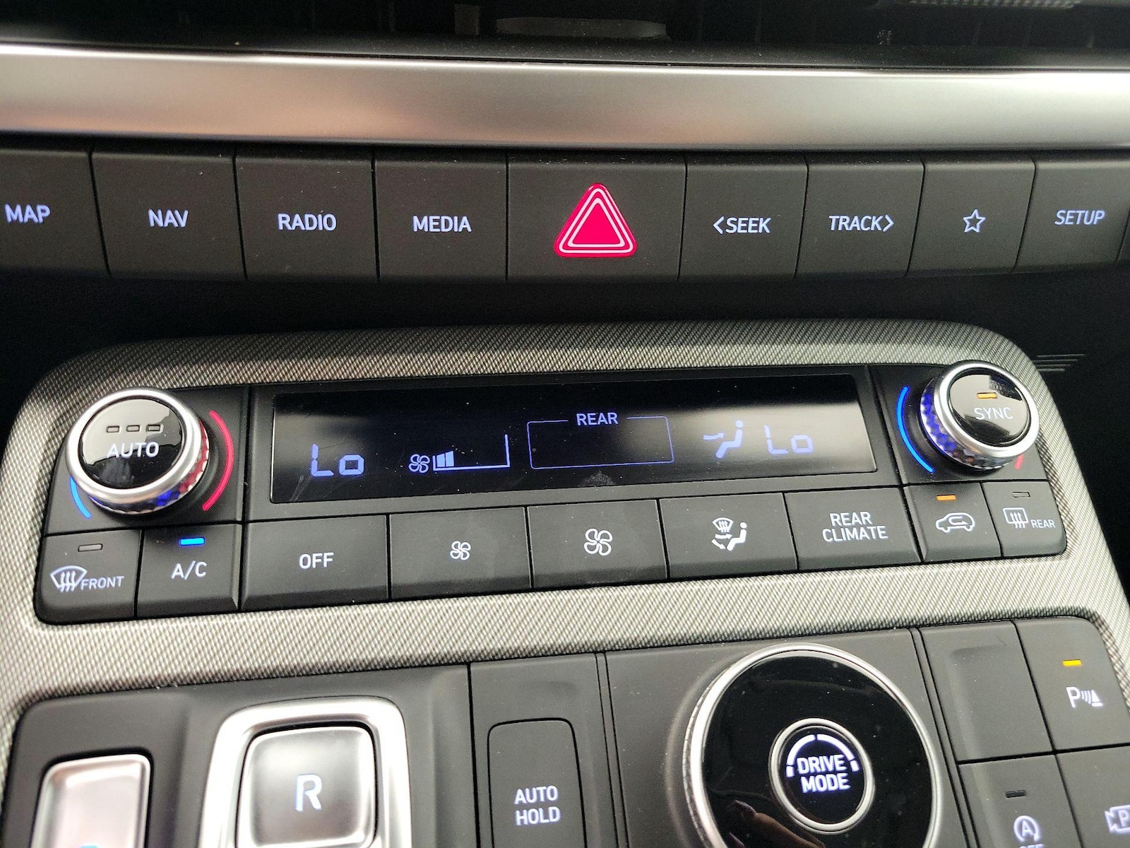 2025 Hyundai Palisade SE - Photo 18
