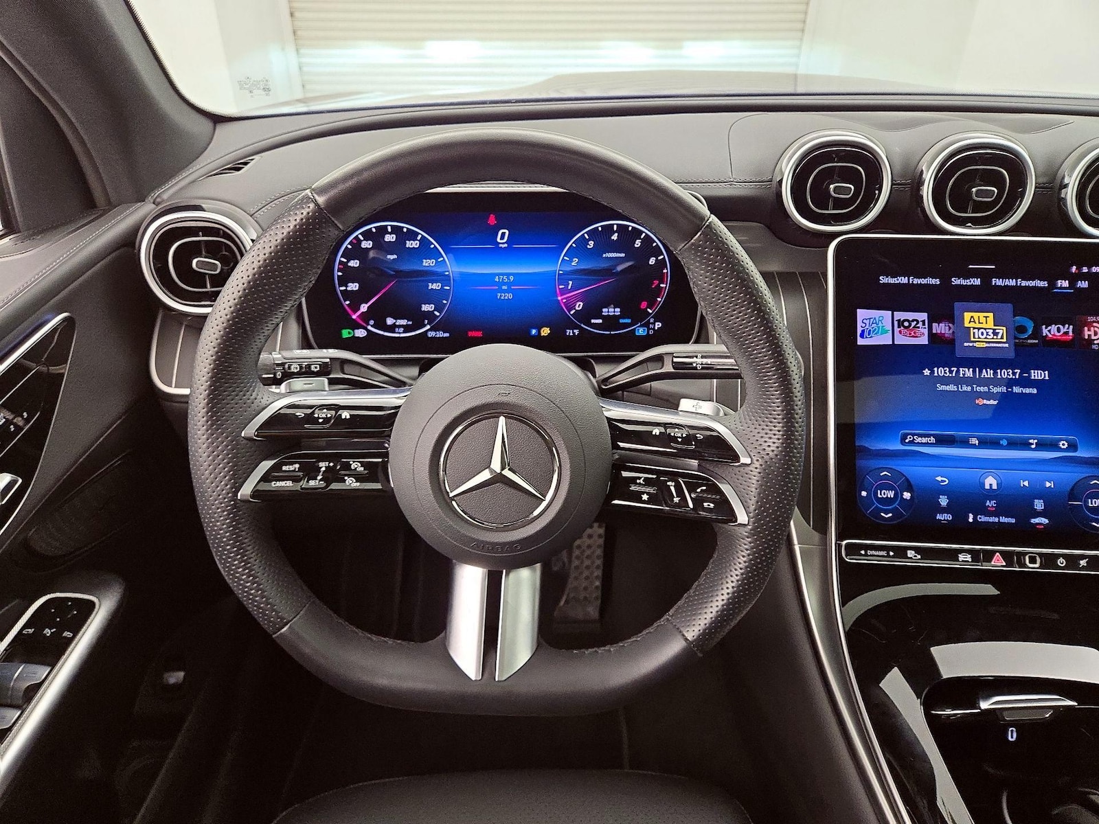 2025 Mercedes-Benz GLC Base - Photo 11