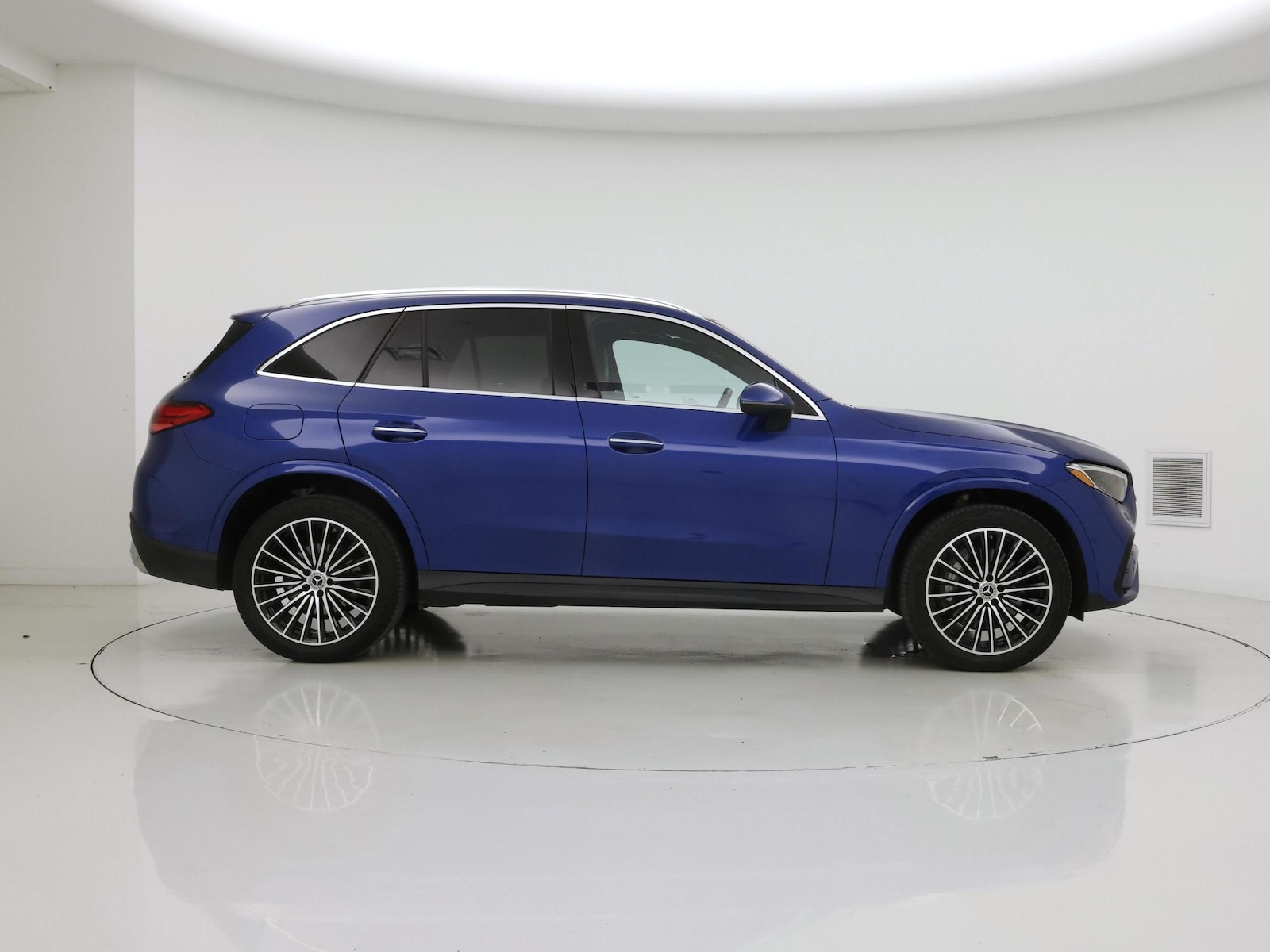 2025 Mercedes-Benz GLC Base - Photo 8