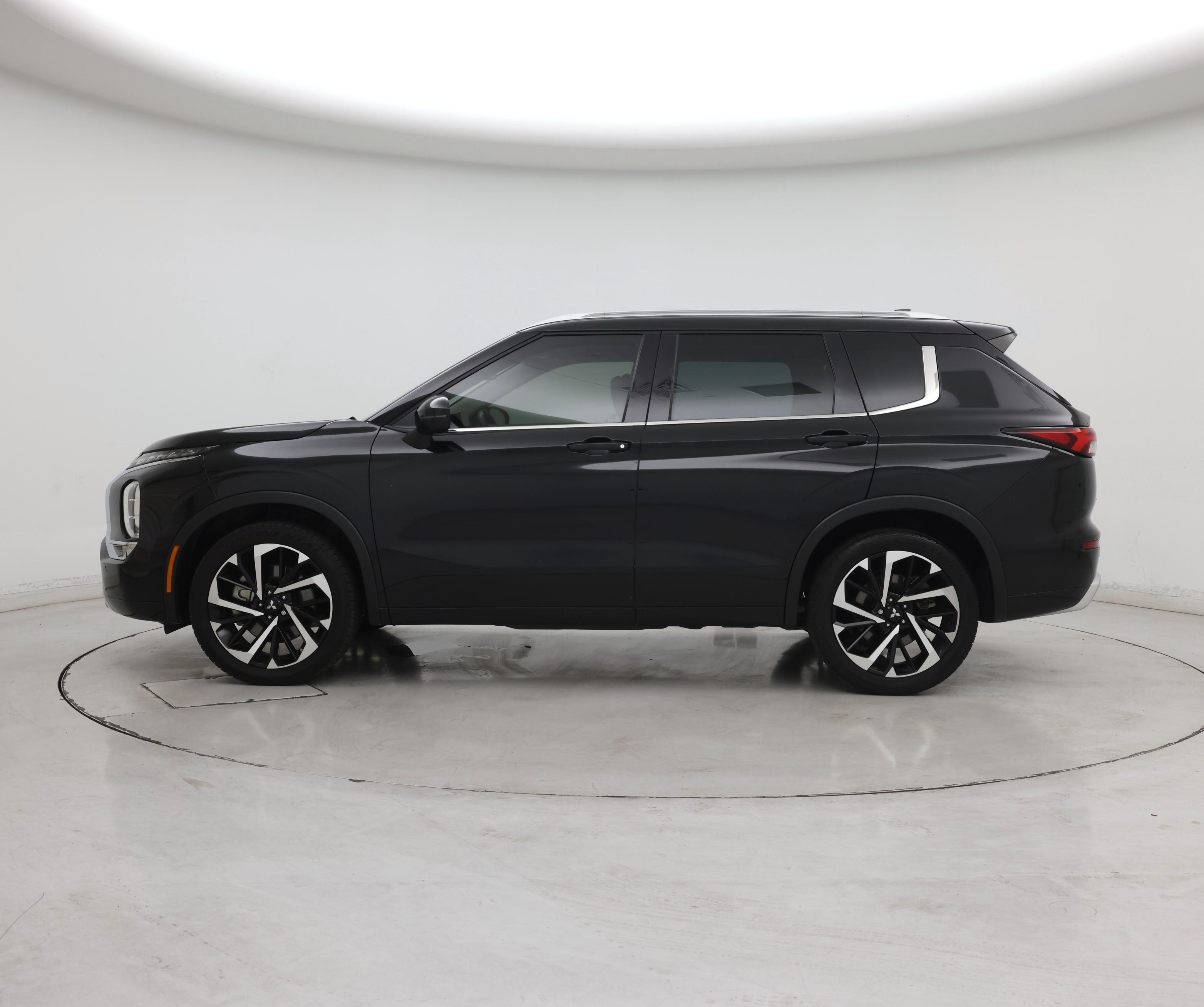 Thumbnail: 2022 Mitsubishi Outlander - 3