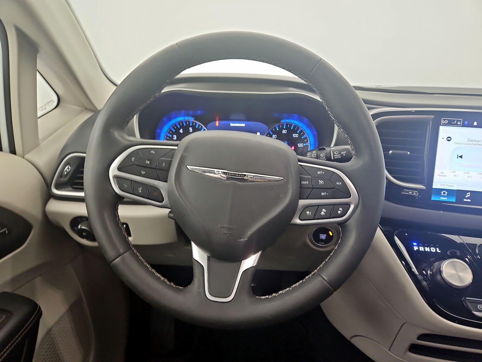 2024 Chrysler Pacifica Touring L - Photo 11
