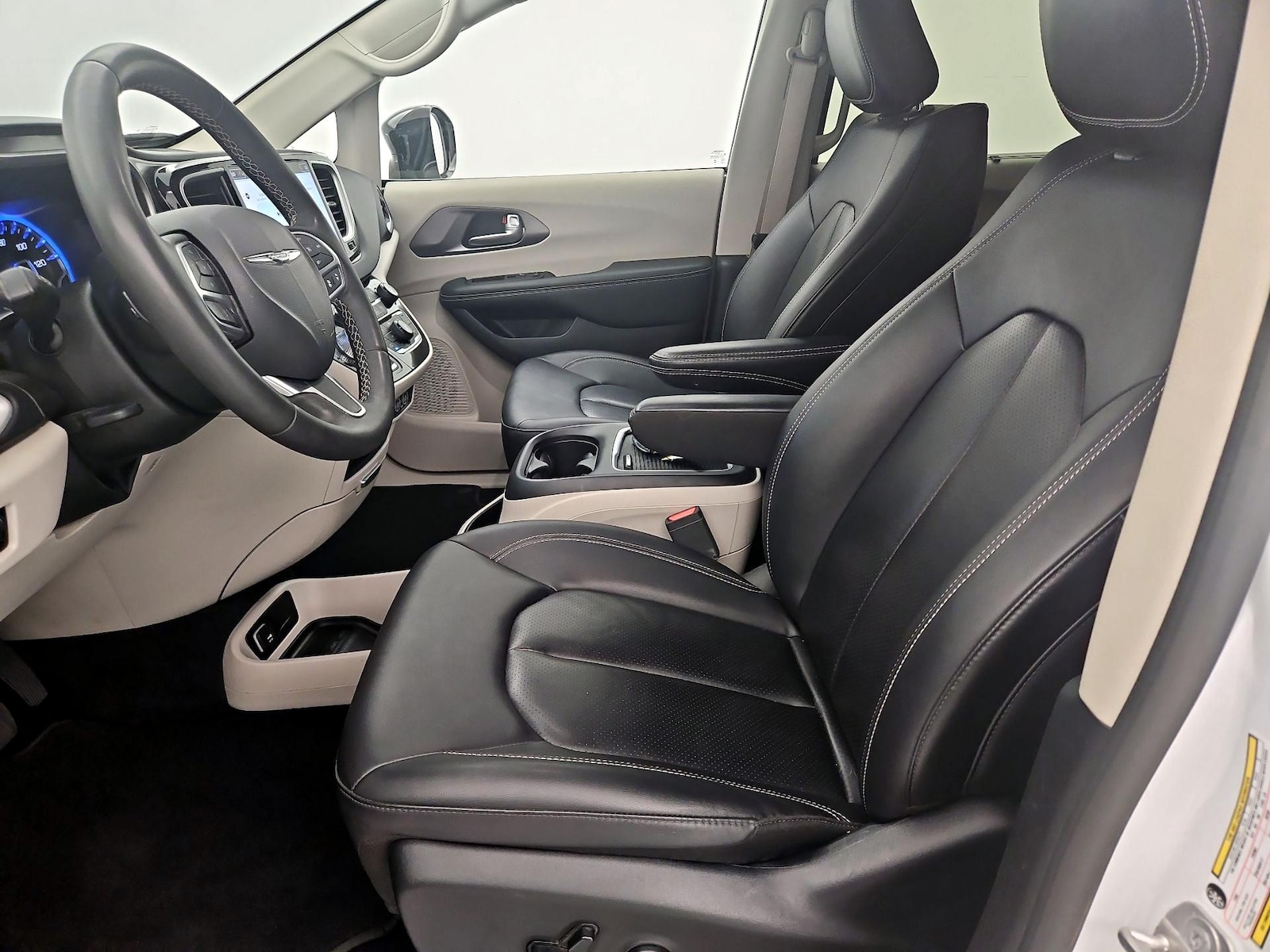 2024 Chrysler Pacifica Touring L - Photo 12