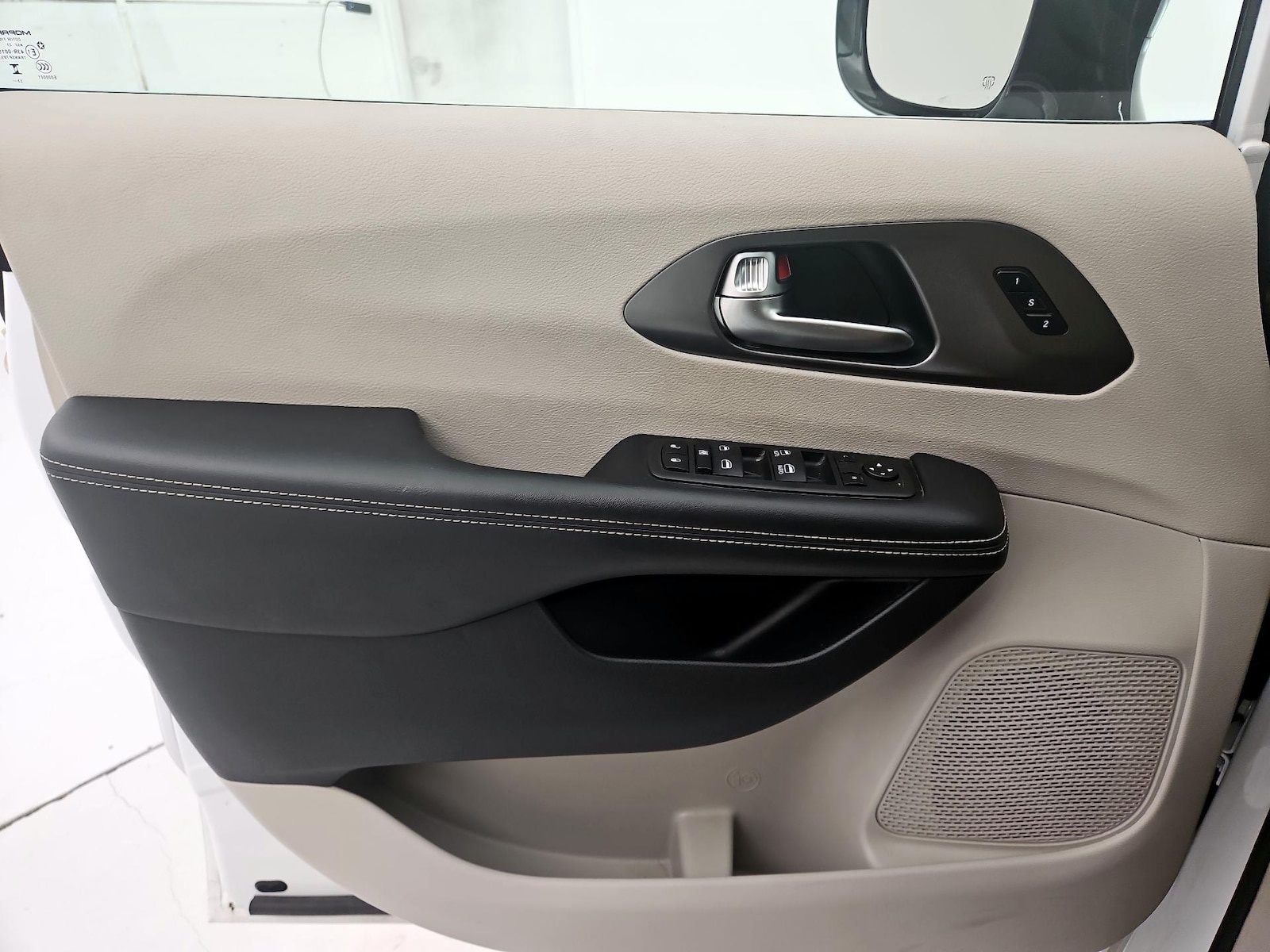 2024 Chrysler Pacifica Touring L - Photo 13