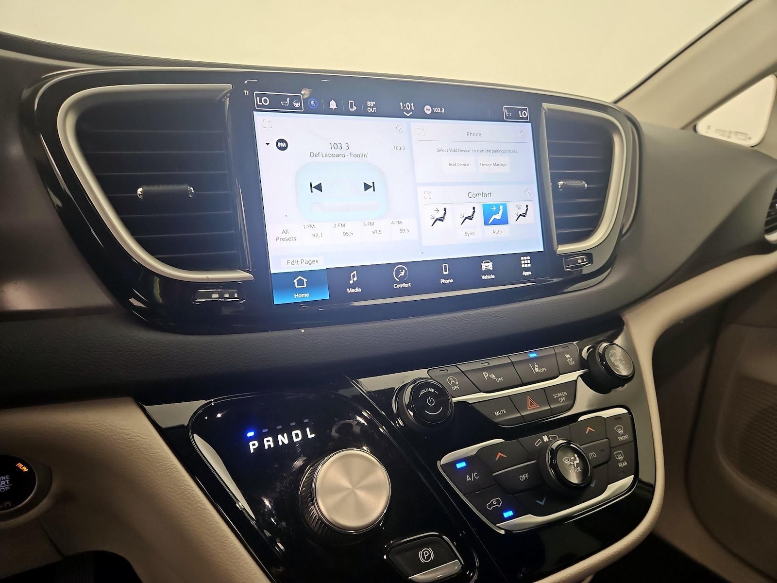 2024 Chrysler Pacifica Touring L - Photo 16