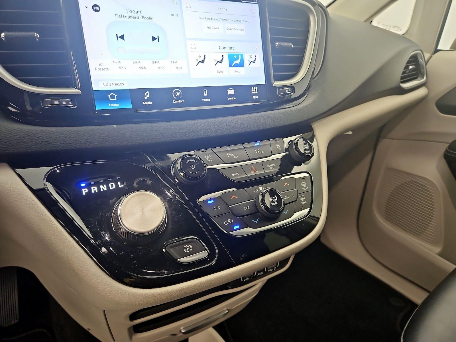 2024 Chrysler Pacifica Touring L - Photo 17