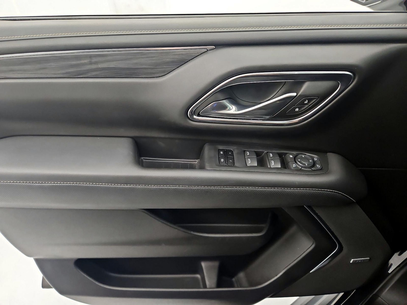 2024 GMC Yukon SLT - Photo 13