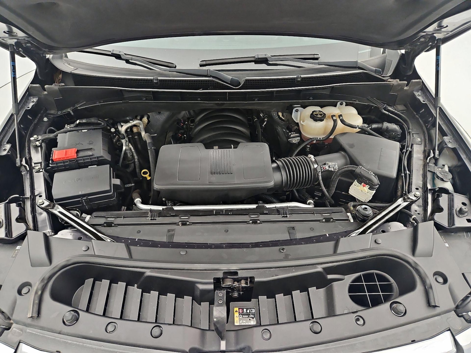 2024 GMC Yukon SLT - Photo 25