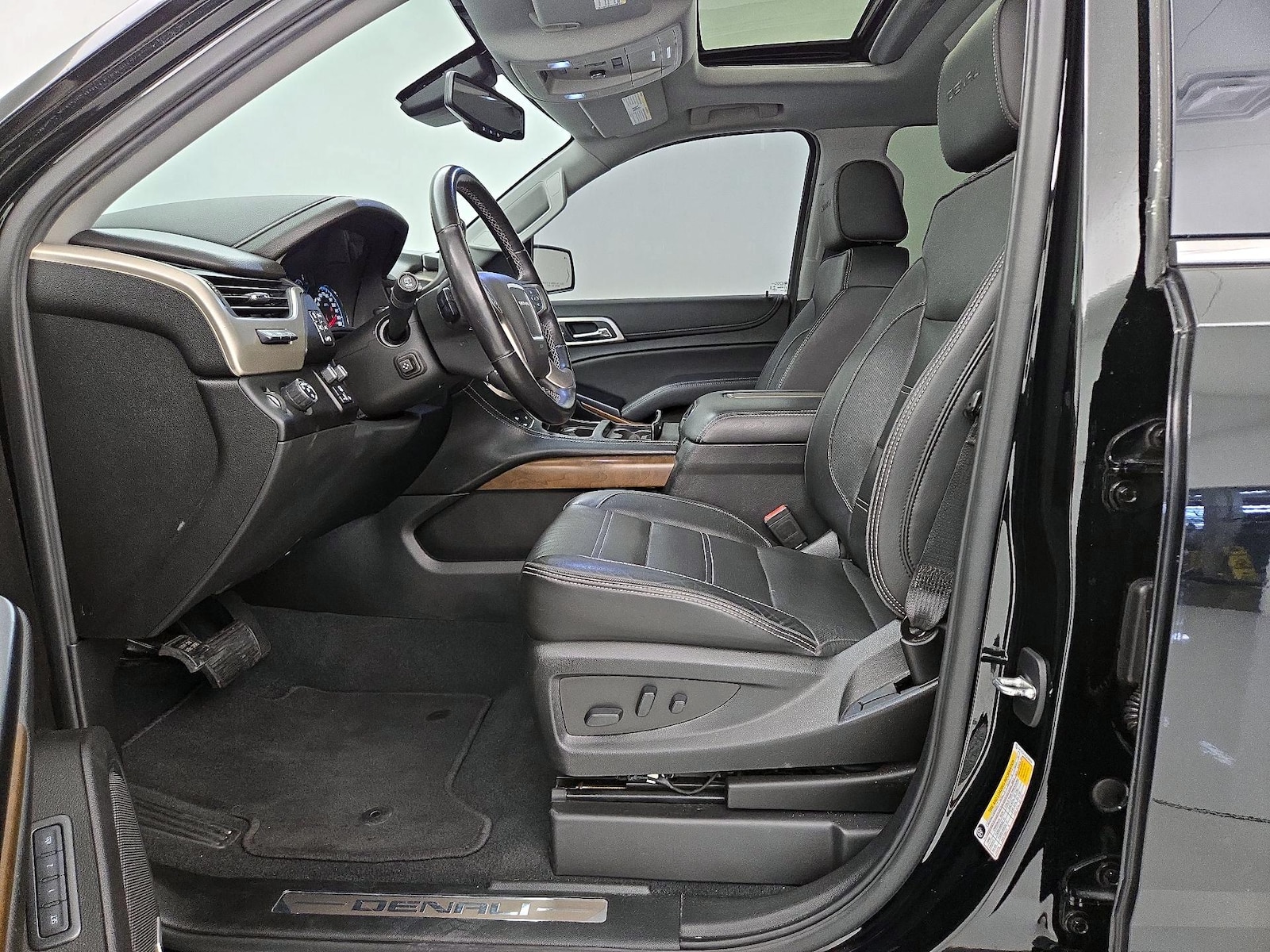 2020 GMC Yukon Denali - Photo 12