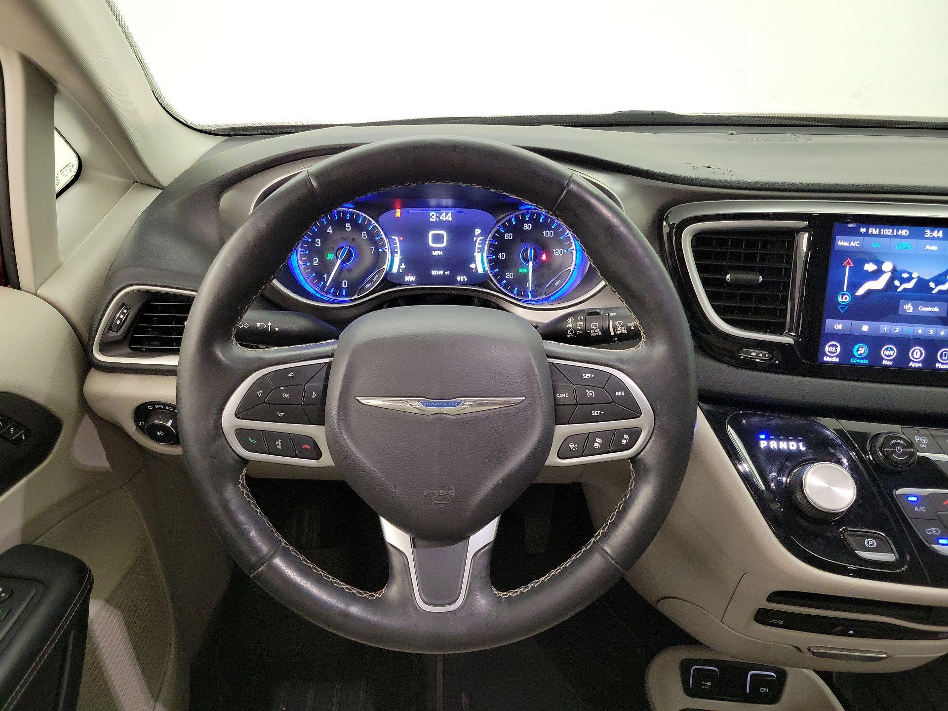 Thumbnail: 2020 Chrysler Pacifica - 10