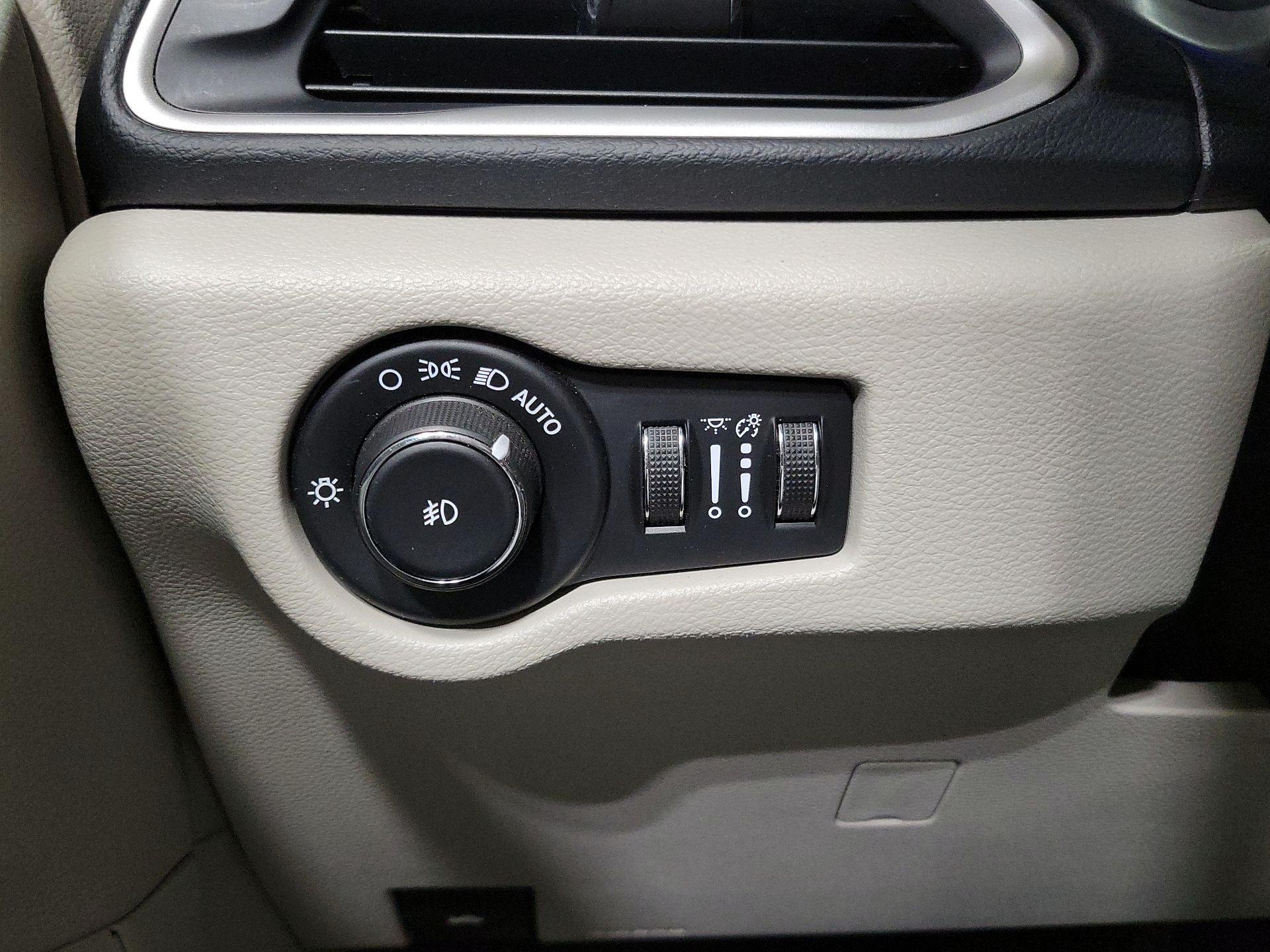 Thumbnail: 2020 Chrysler Pacifica - 13