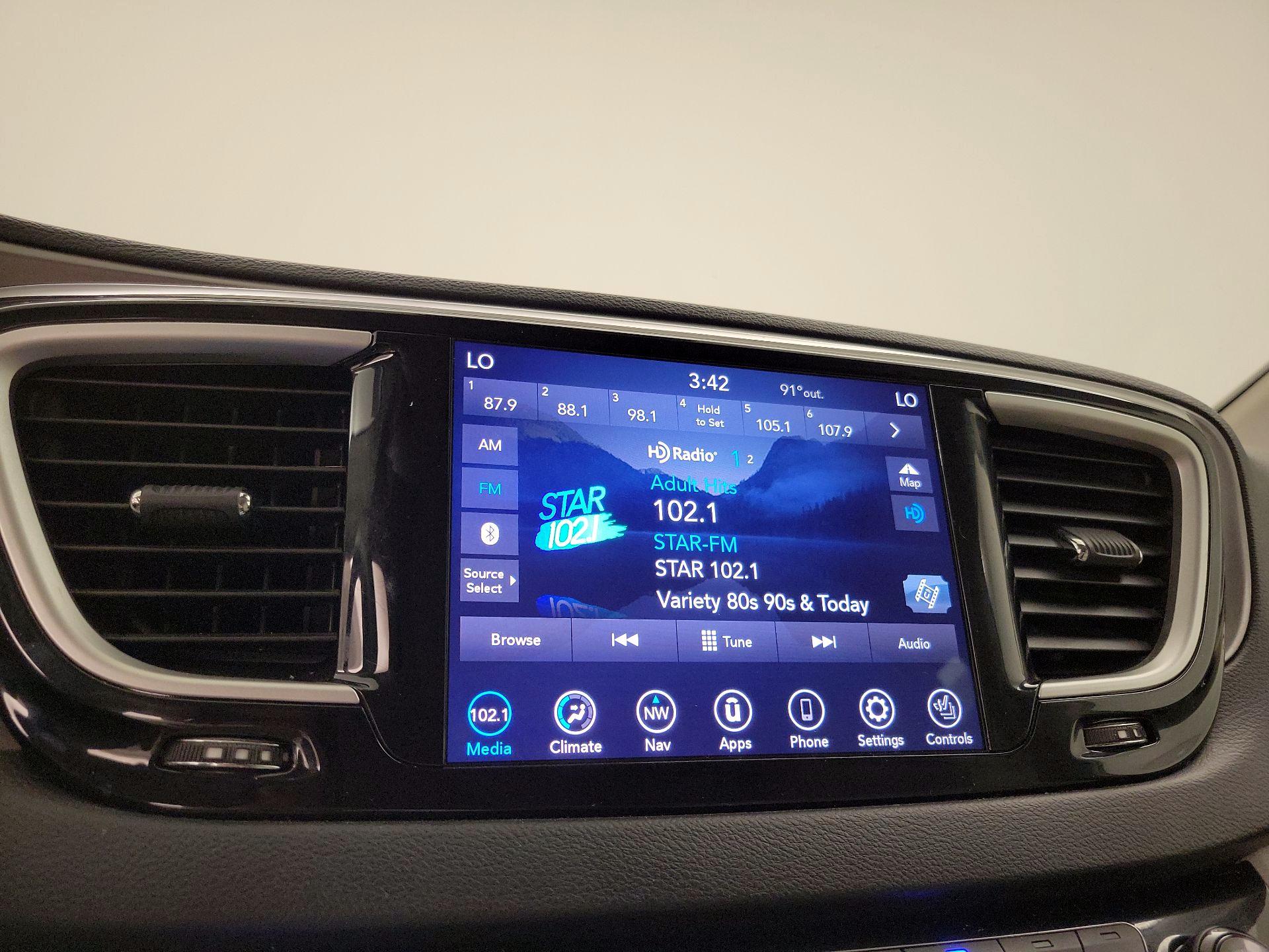 Thumbnail: 2020 Chrysler Pacifica - 16