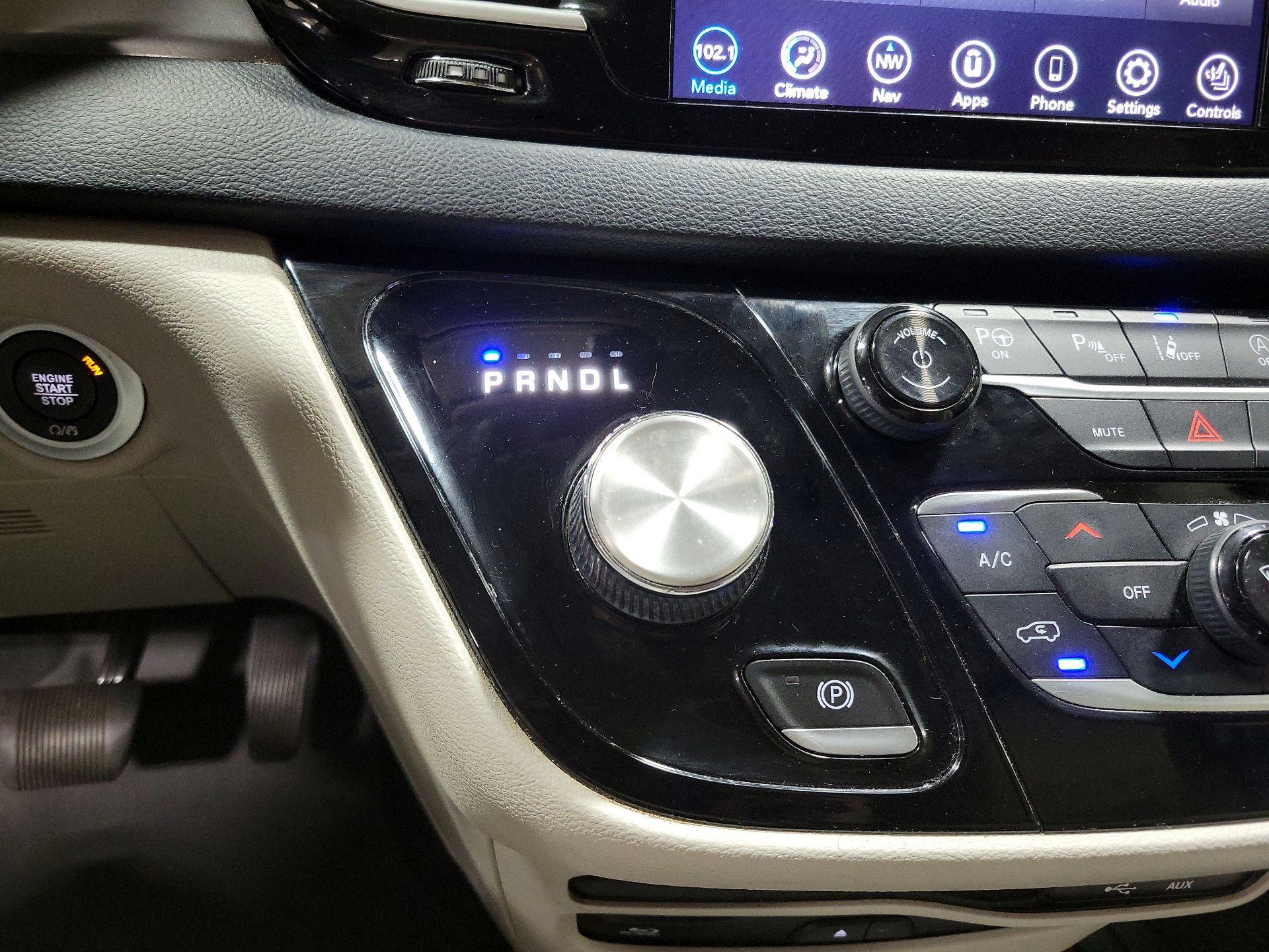 Thumbnail: 2020 Chrysler Pacifica - 18
