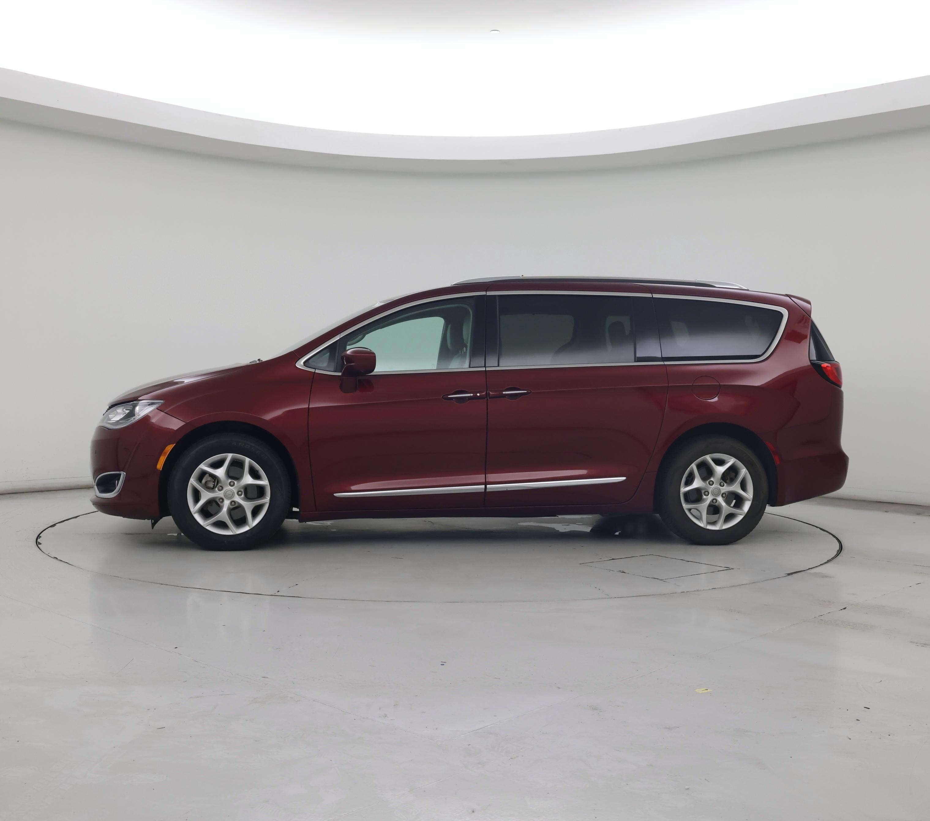 Thumbnail: 2020 Chrysler Pacifica - 3