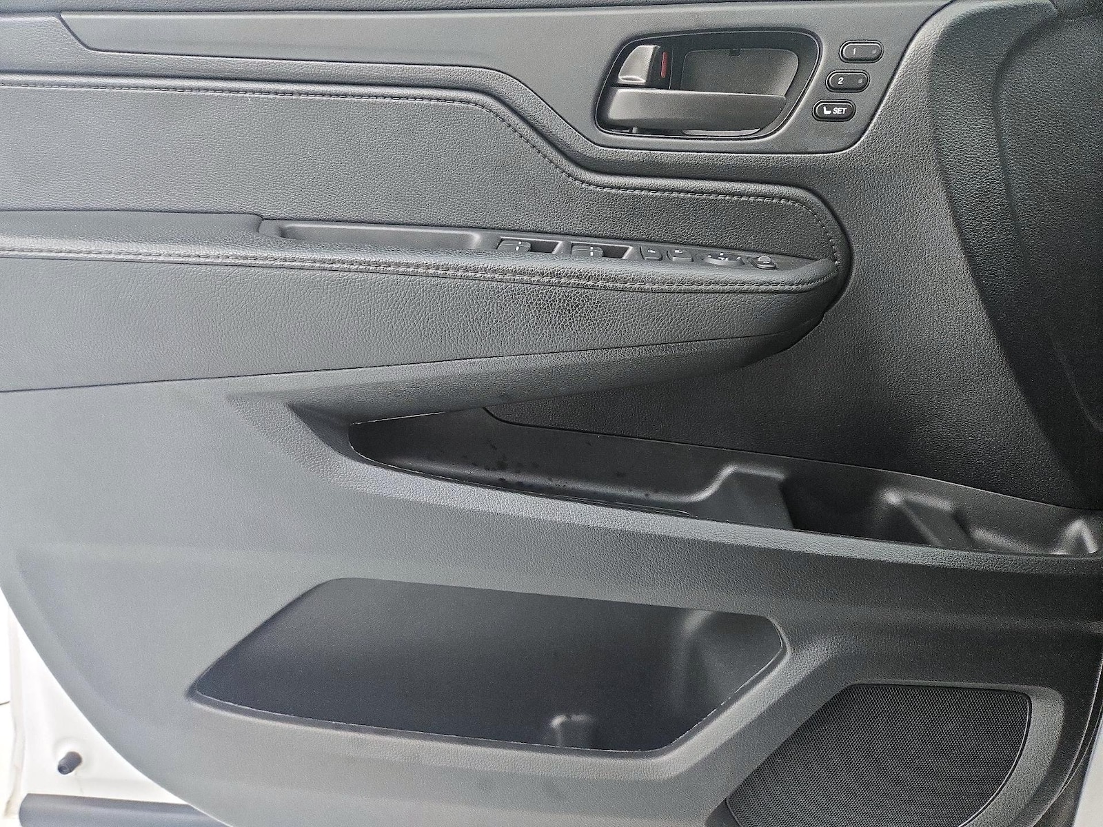 2024 Honda Odyssey EX-L - Photo 13