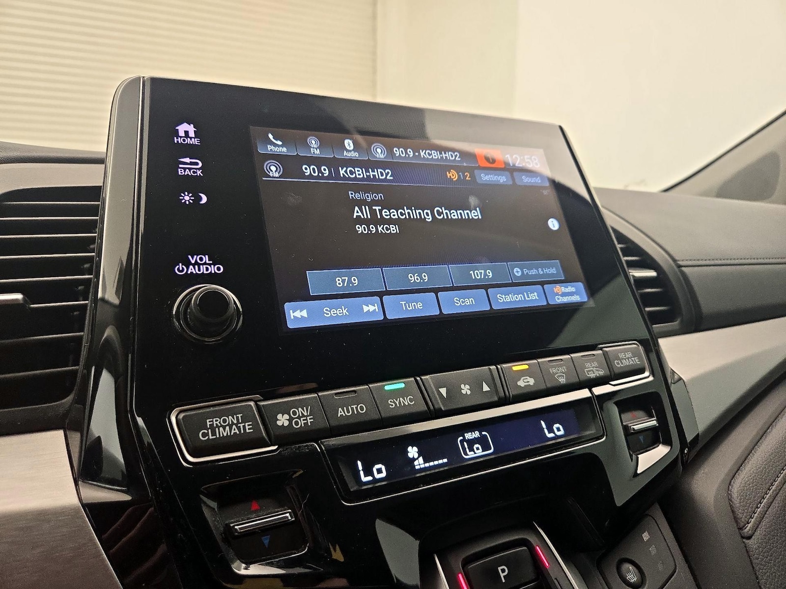 2024 Honda Odyssey EX-L - Photo 17