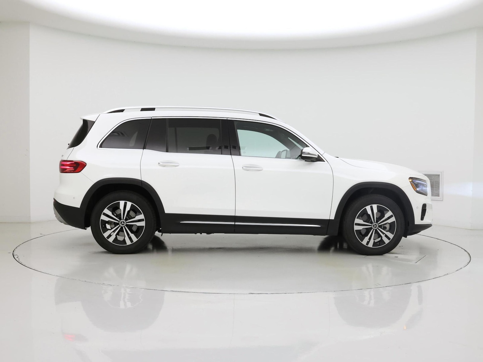2025 Mercedes-Benz GLB Base - Photo 8