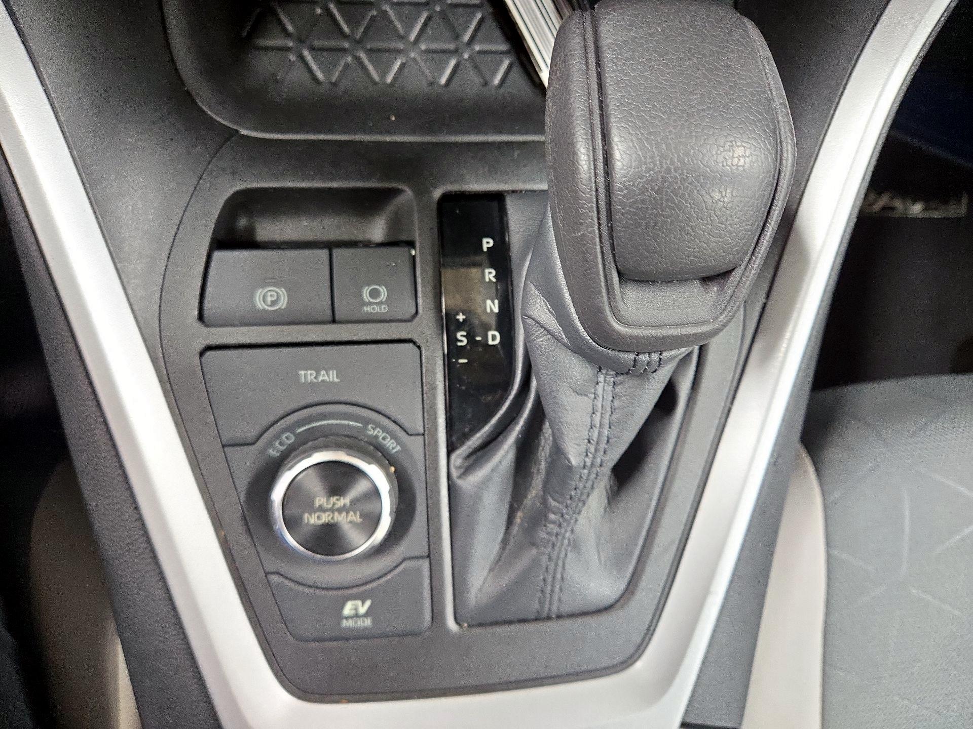 Thumbnail: 2022 Toyota RAV4 - 17