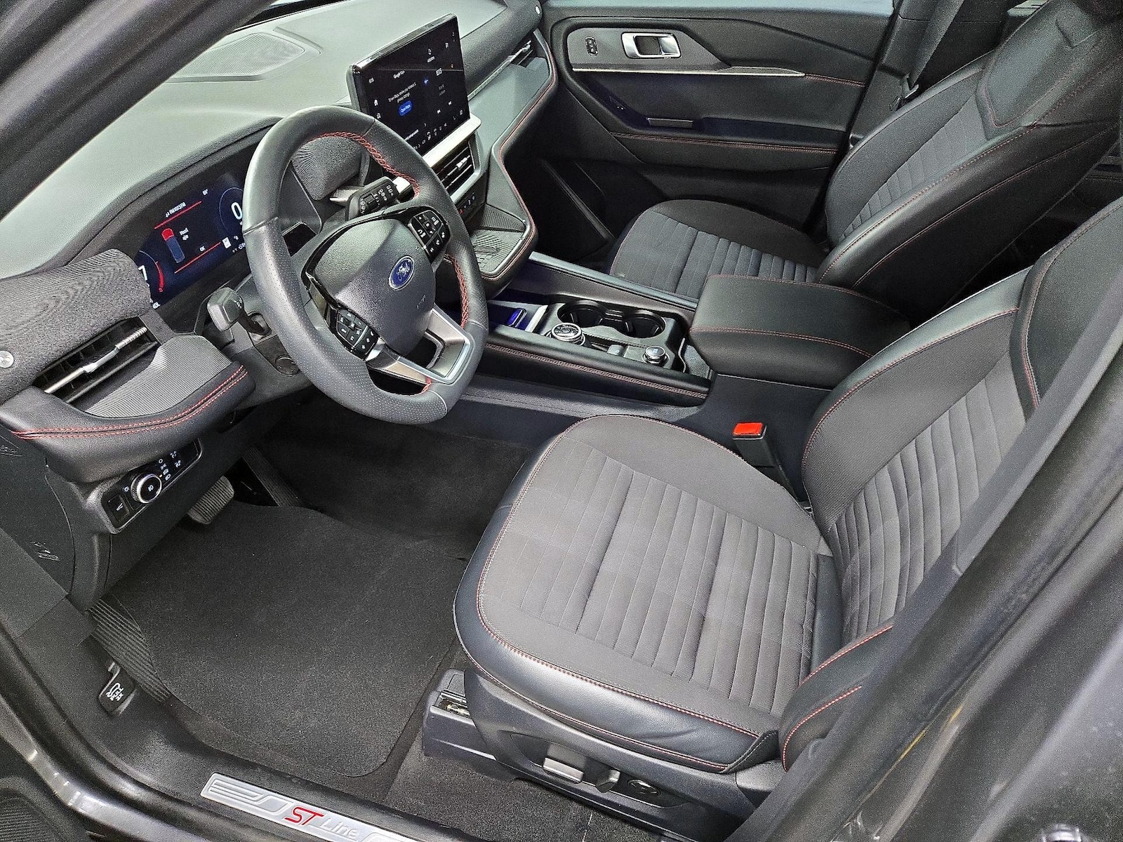 2025 Ford Explorer ST-LINE - Photo 12