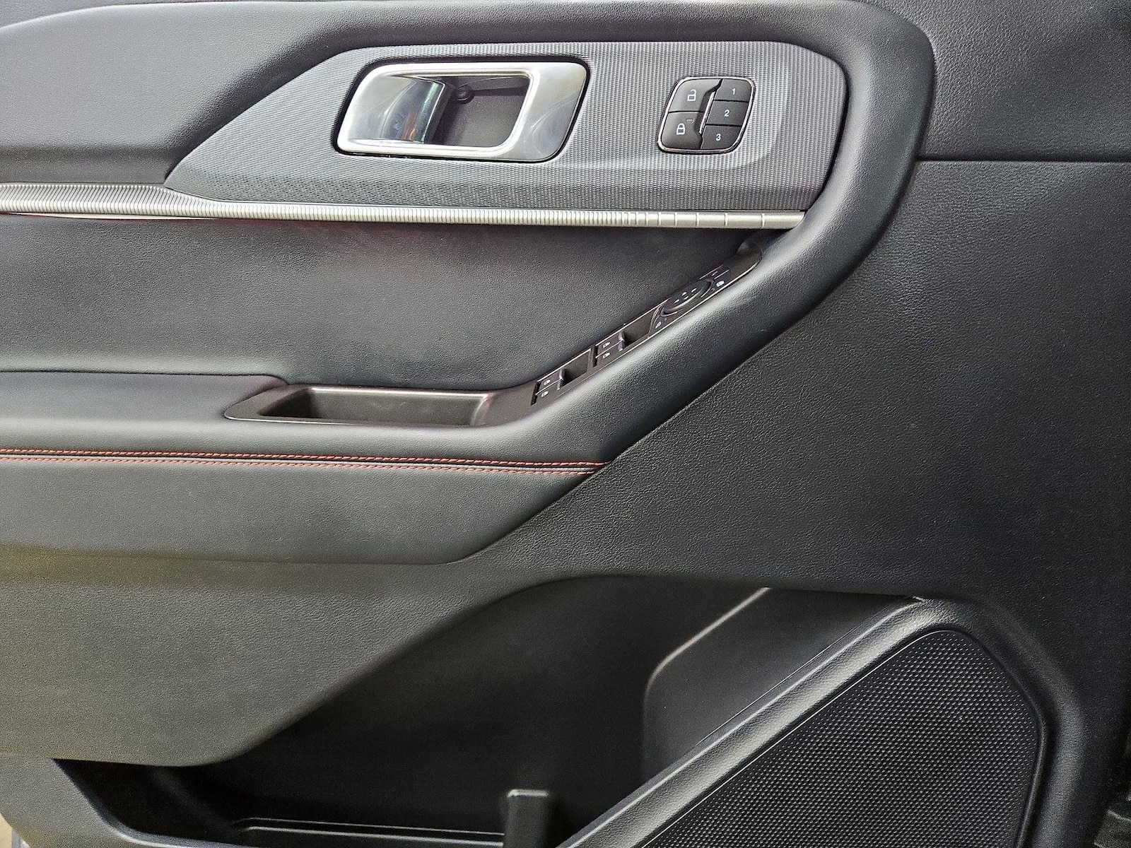 2025 Ford Explorer ST-LINE - Photo 13
