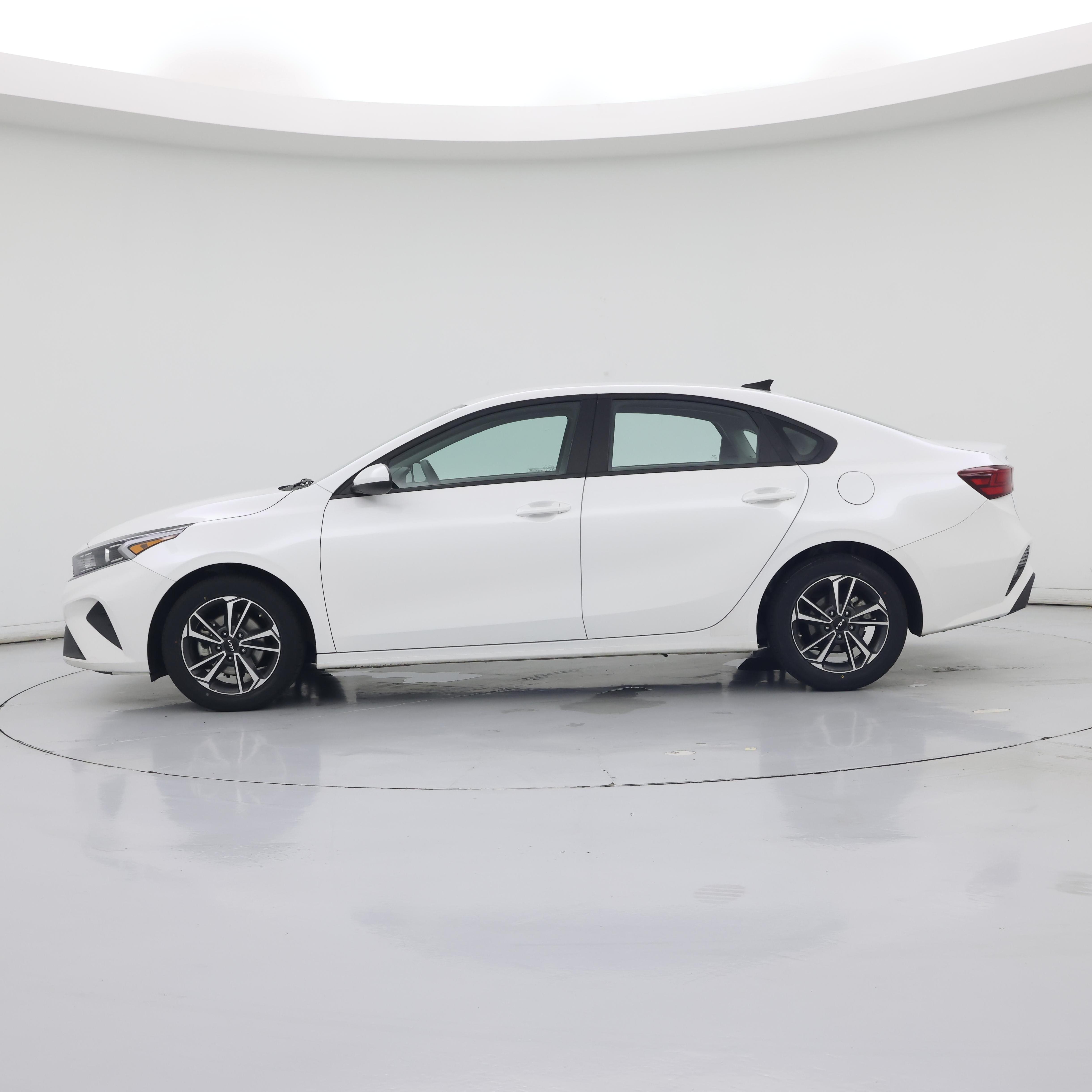 Thumbnail: 2024 Kia Forte - 3