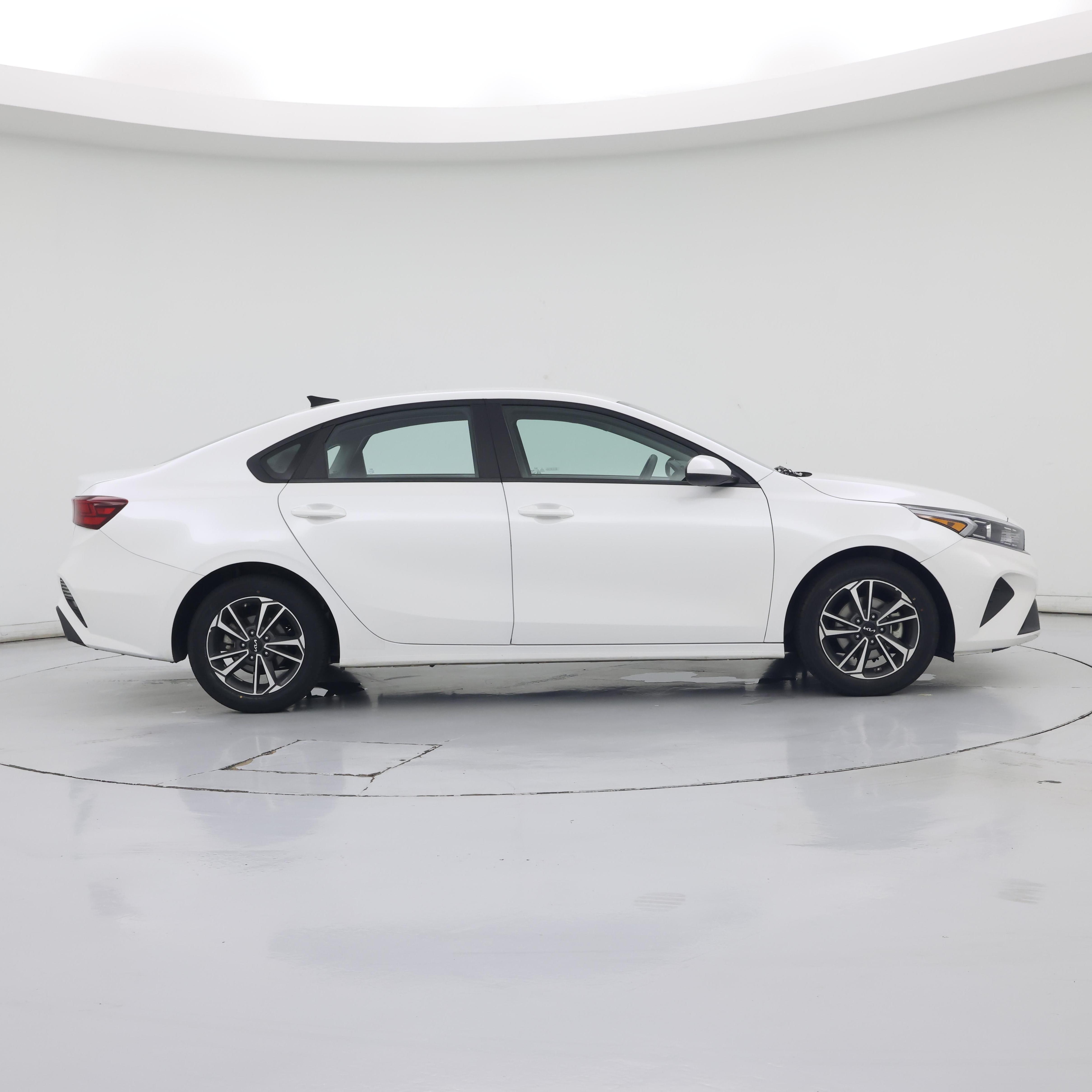 Thumbnail: 2024 Kia Forte - 7
