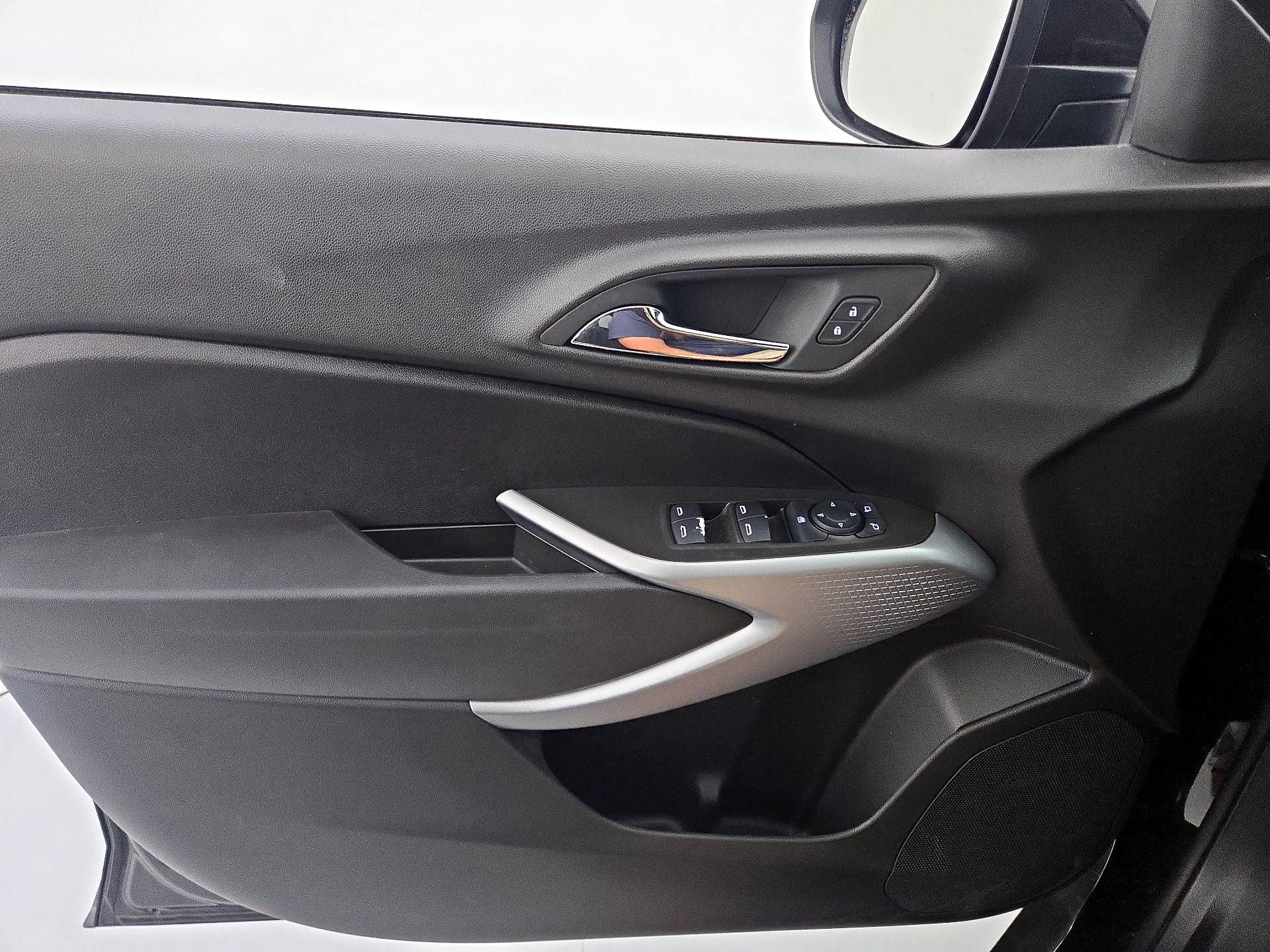 Thumbnail: 2025 Chevrolet Trax - 12