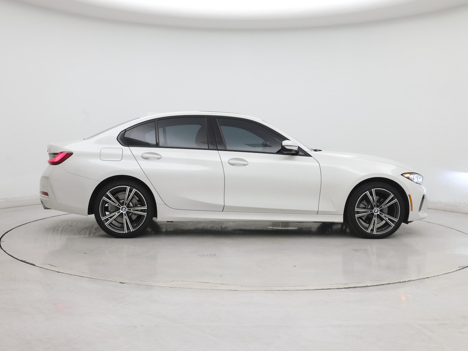 2023 BMW 3 Series 330i - Photo 8